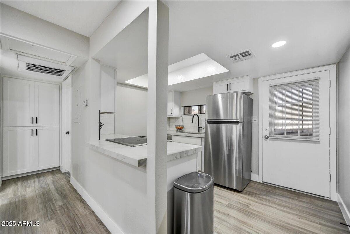 3301 E EARLL Drive 102, Phoenix, AZ 85018 — photo 4 of 16