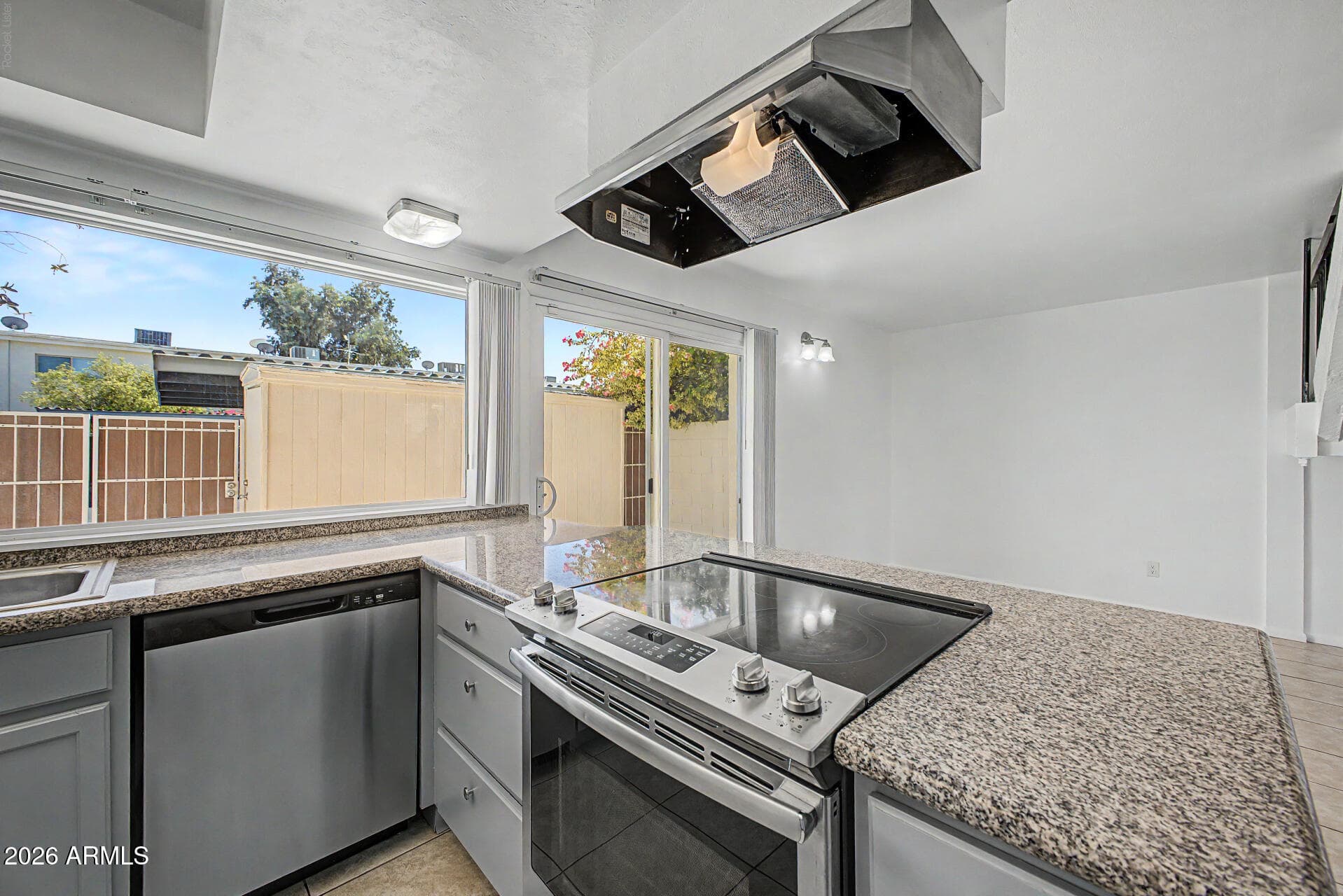 2046 W HAZELWOOD Parkway, Phoenix, AZ 85015 — photo 5 of 21