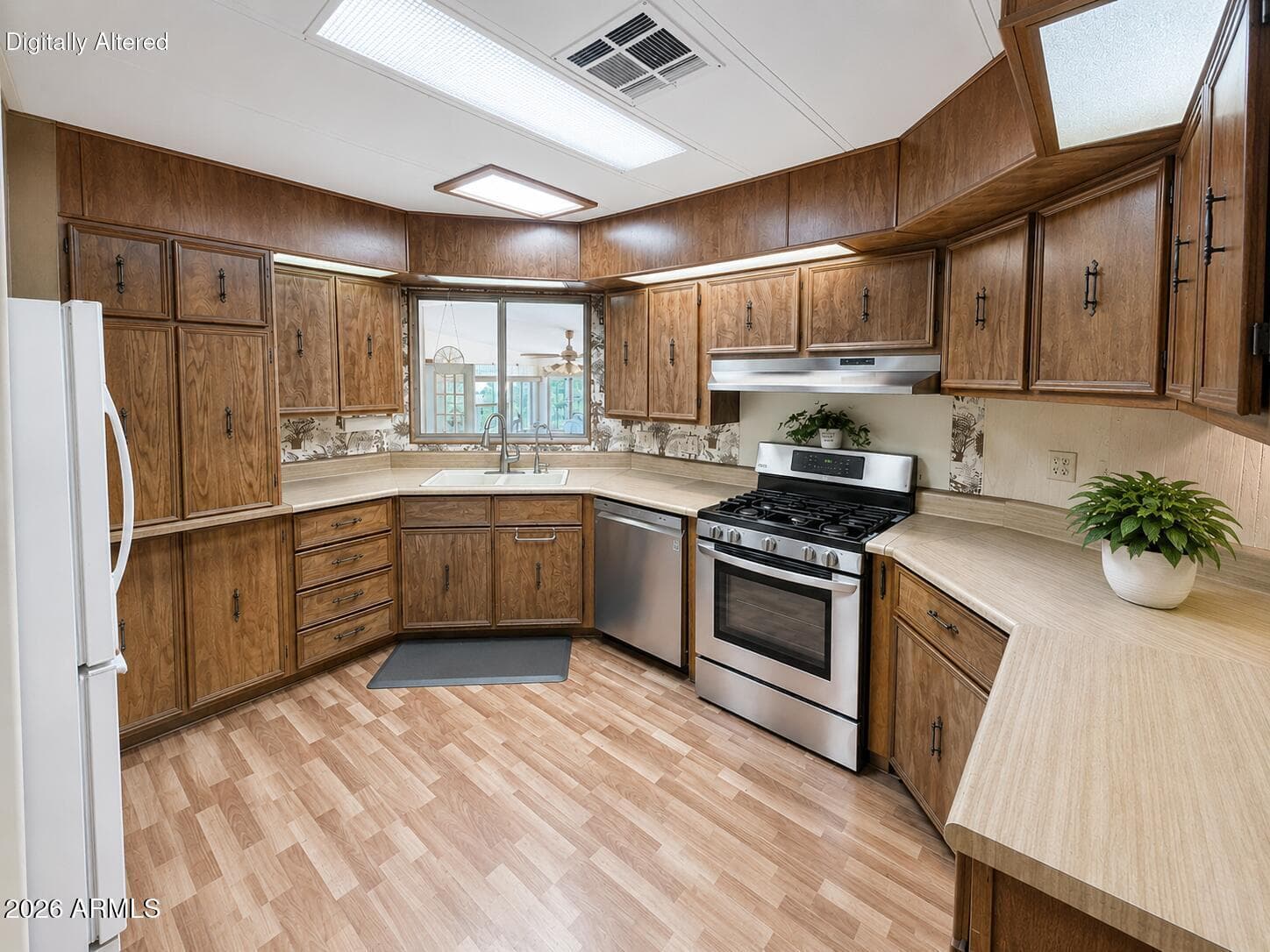 988 TIMBERLAND Road, Show Low, AZ 85901 — photo 2 of 88