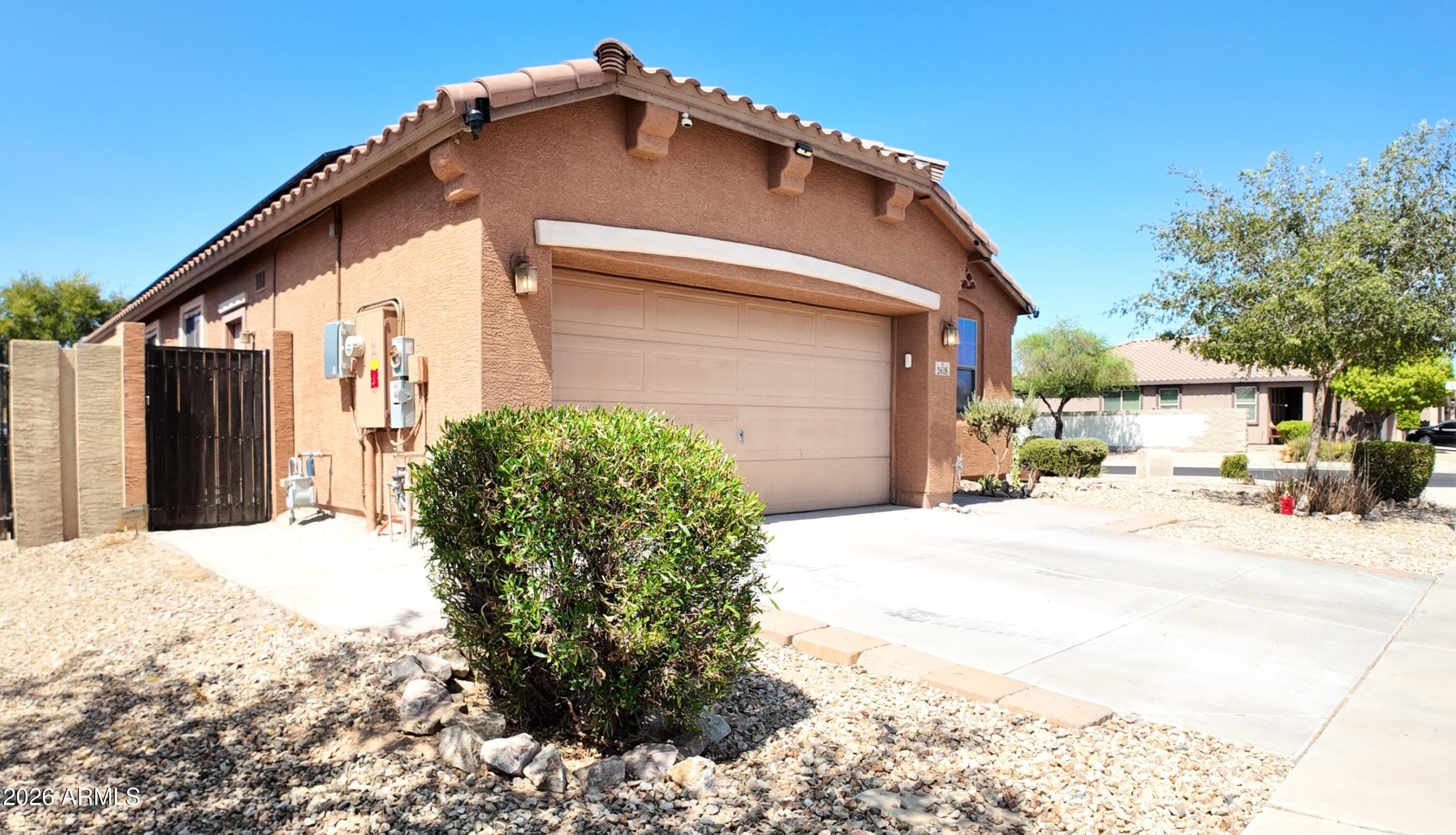2618 W GARY Way, Phoenix, AZ 85041 — photo 4 of 36