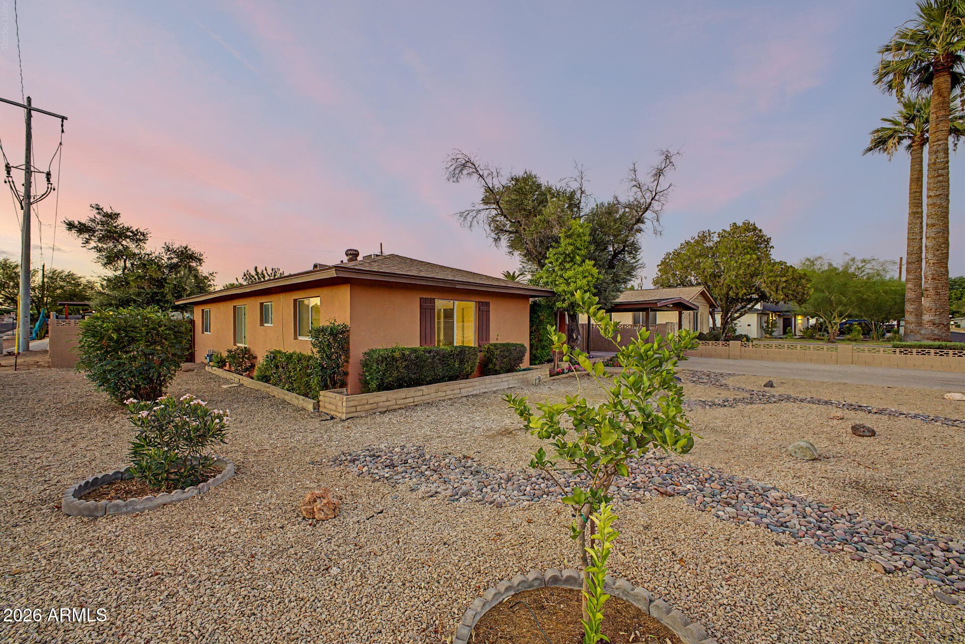 1002 E GLENN Drive, Phoenix, AZ 85020 — photo 3 of 45