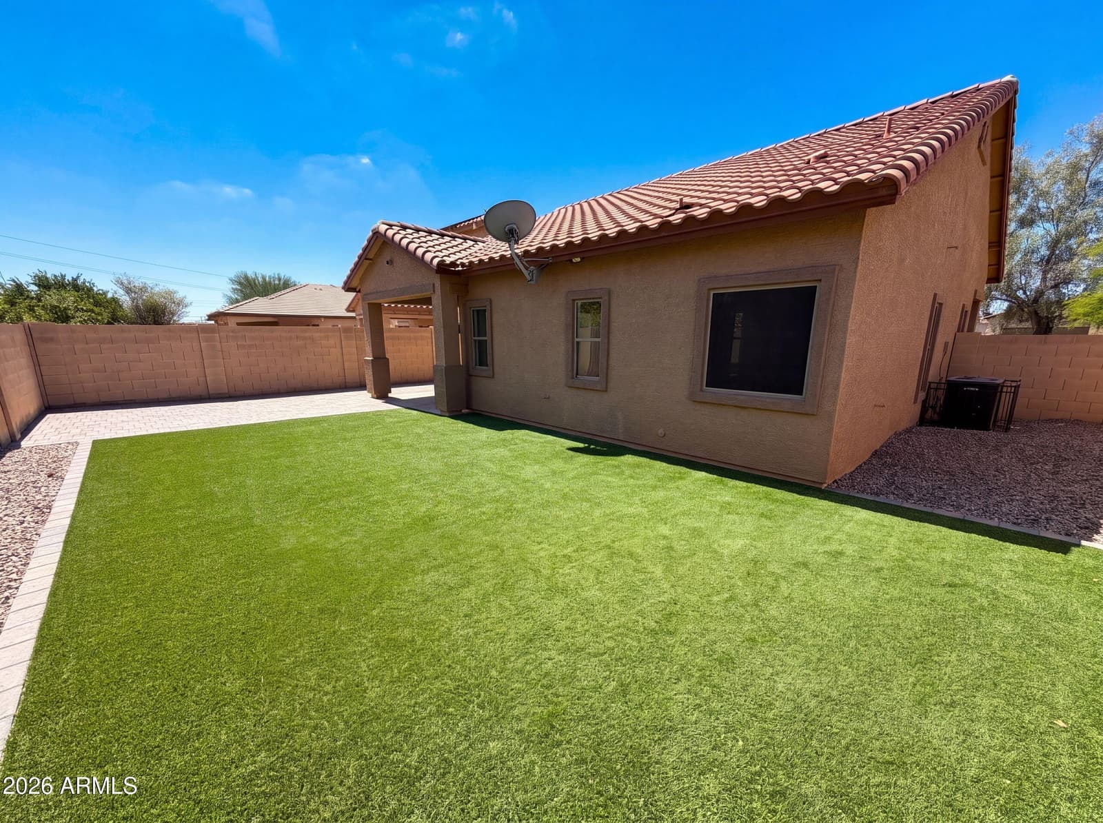934 E OVERLIN Lane, Avondale, AZ 85323 — photo 6 of 26
