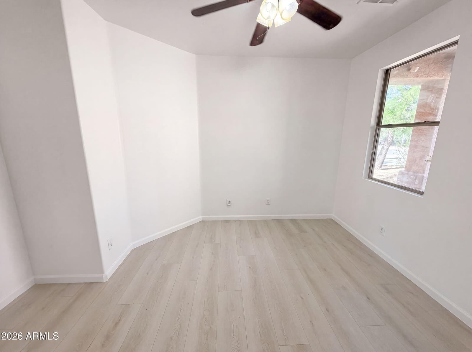 934 E OVERLIN Lane, Avondale, AZ 85323 — photo 11 of 26