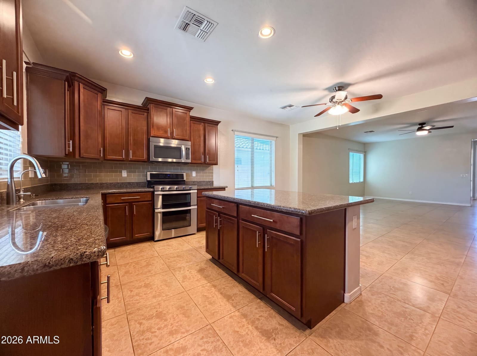 875 W AYRSHIRE Trail, San Tan Valley, AZ 85143 — photo 8 of 17