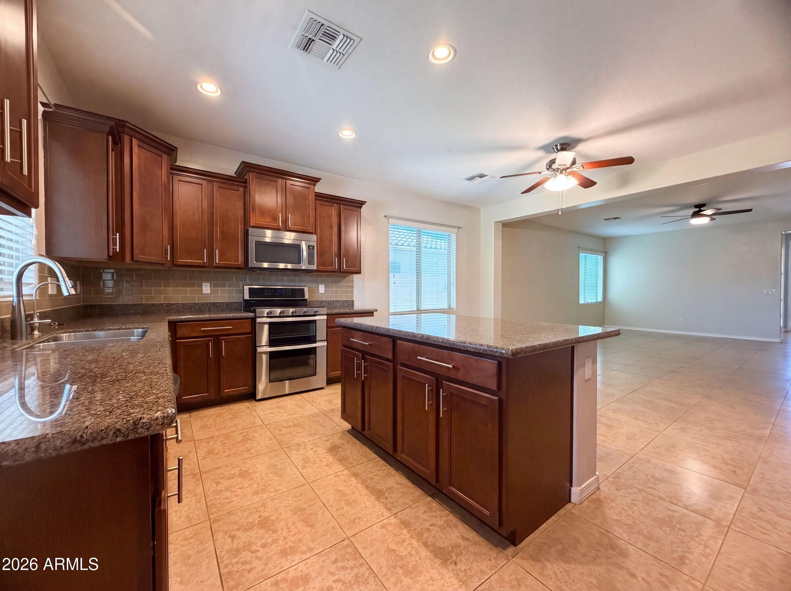 875 W AYRSHIRE Trail, San Tan Valley, AZ 85143 — photo 8 of 17