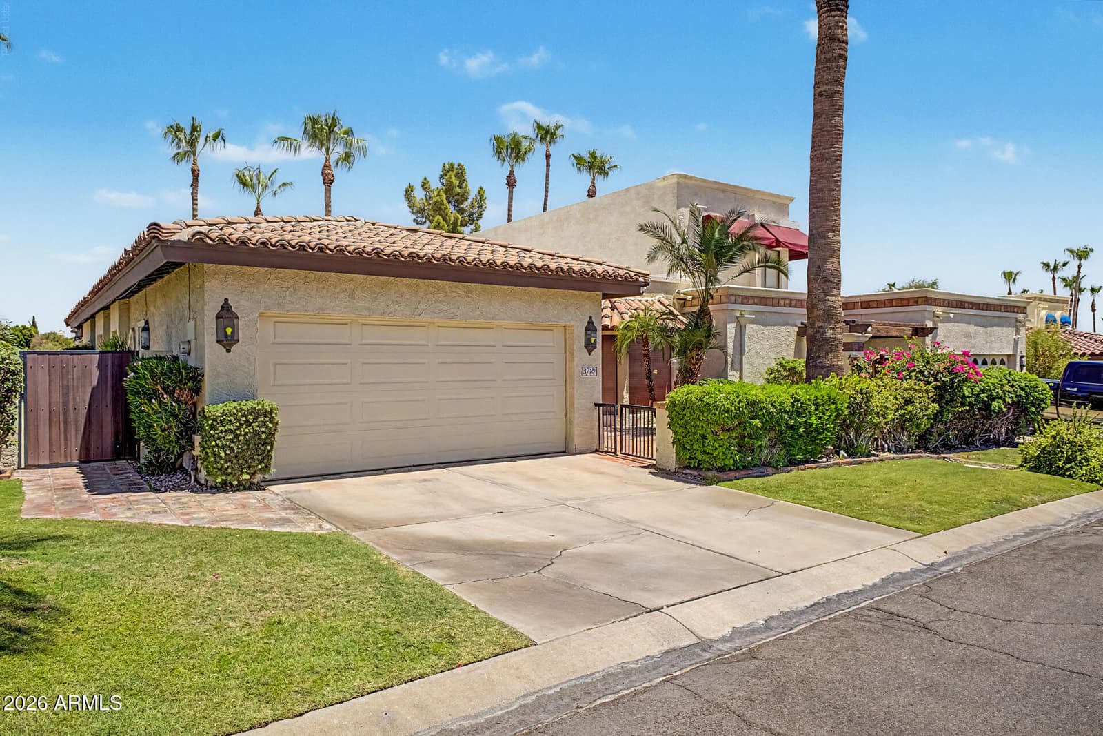 4718 E Monte Way, Phoenix, AZ 85044 — photo 2 of 55