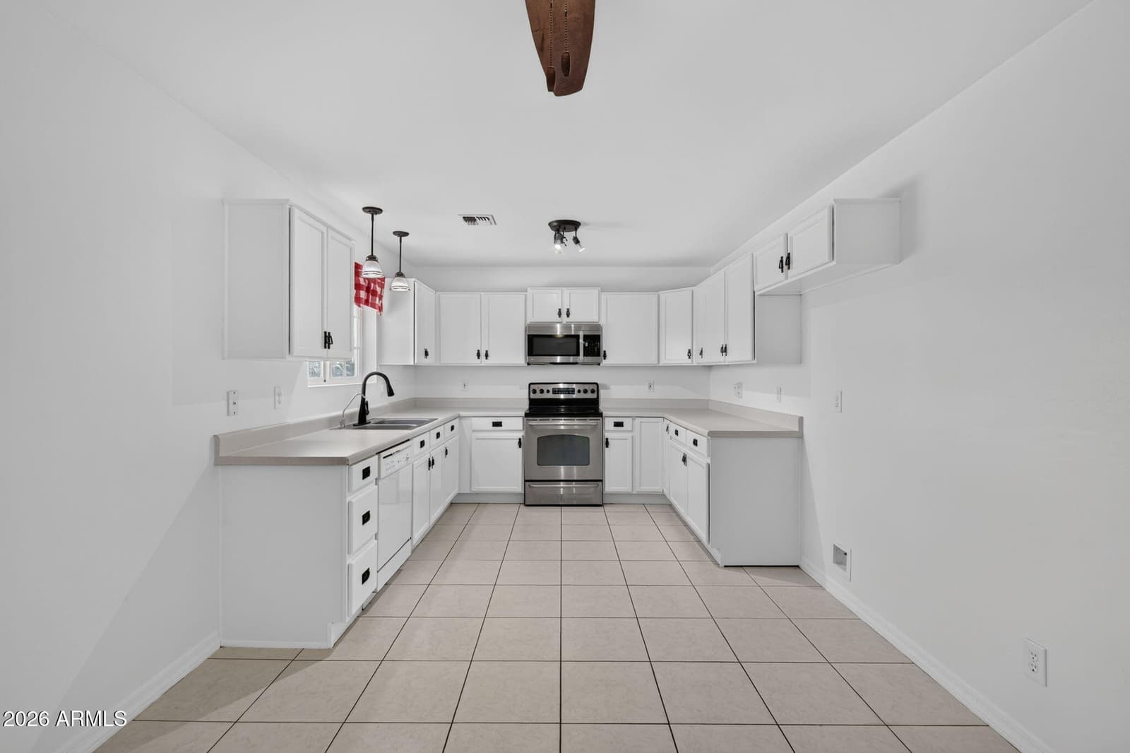 6401 E FOX HOLLOW Lane, San Tan Valley, AZ 85140 — photo 13 of 40