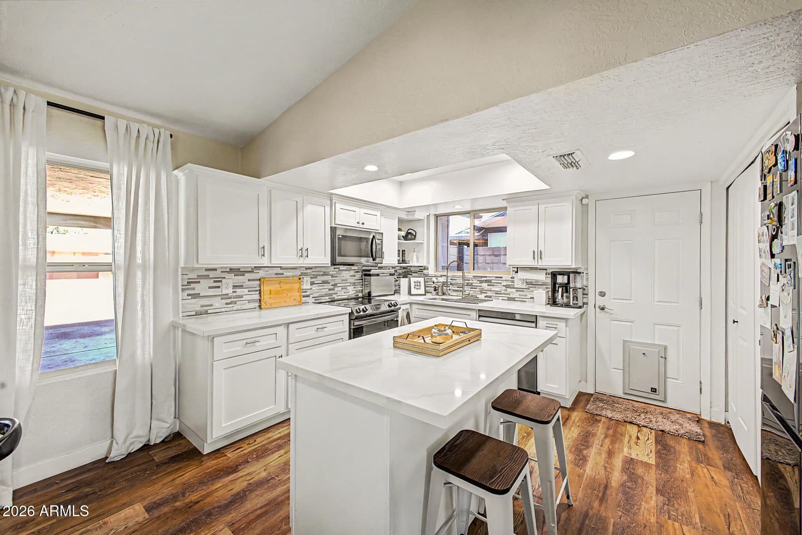331 W TARO Lane, Phoenix, AZ 85027 — photo 10 of 30