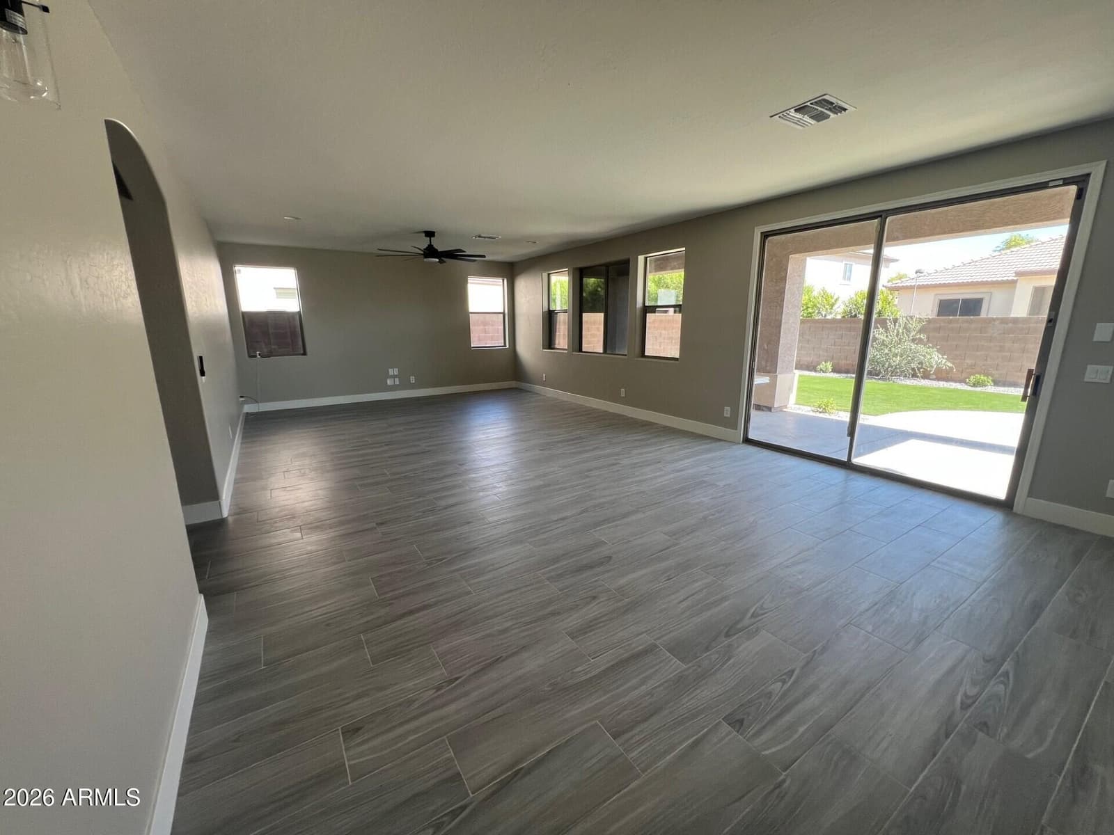 7521 W SOUTHGATE Avenue, Phoenix, AZ 85043 — photo 11 of 21