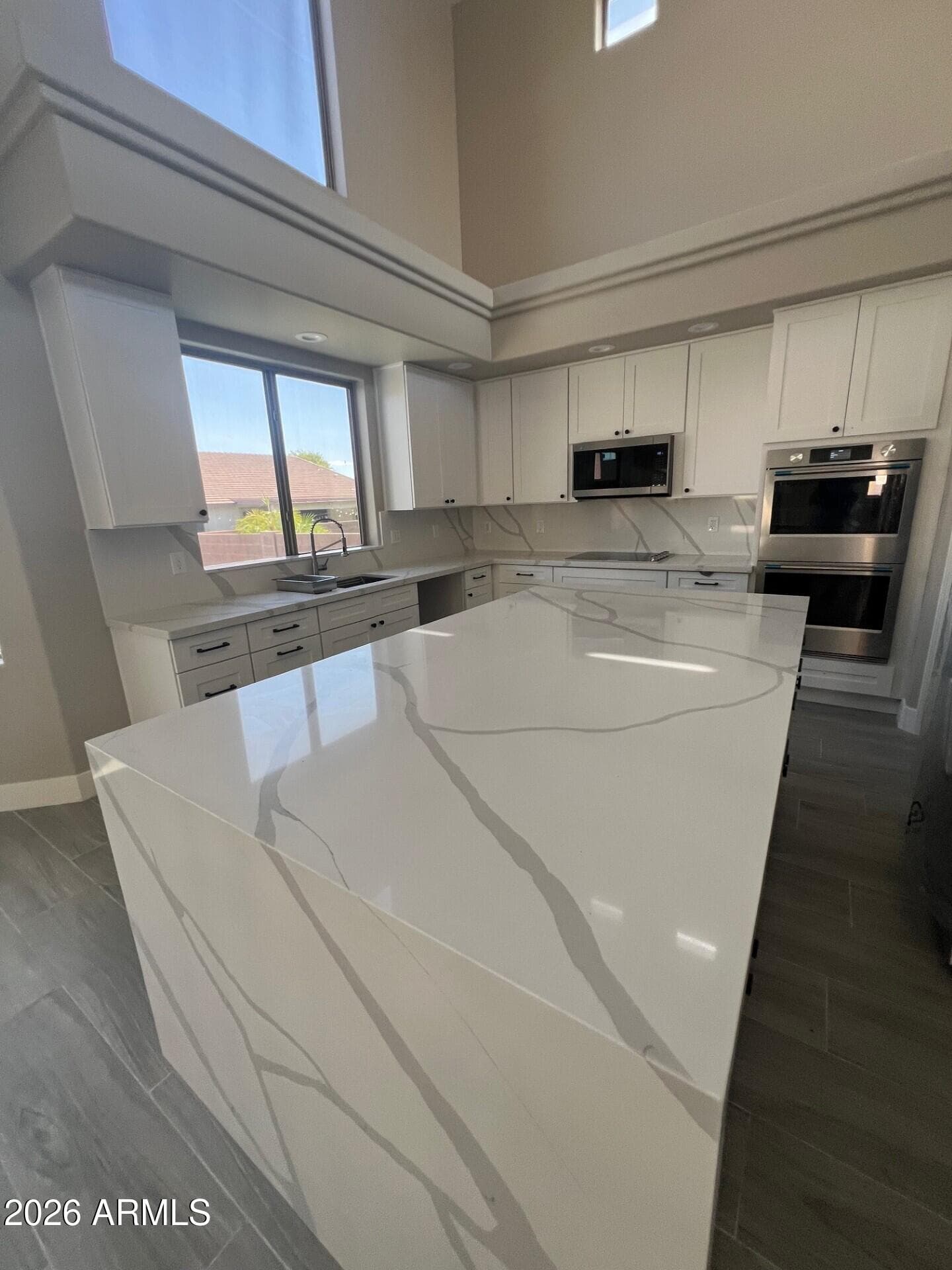 7521 W SOUTHGATE Avenue, Phoenix, AZ 85043 — photo 4 of 21