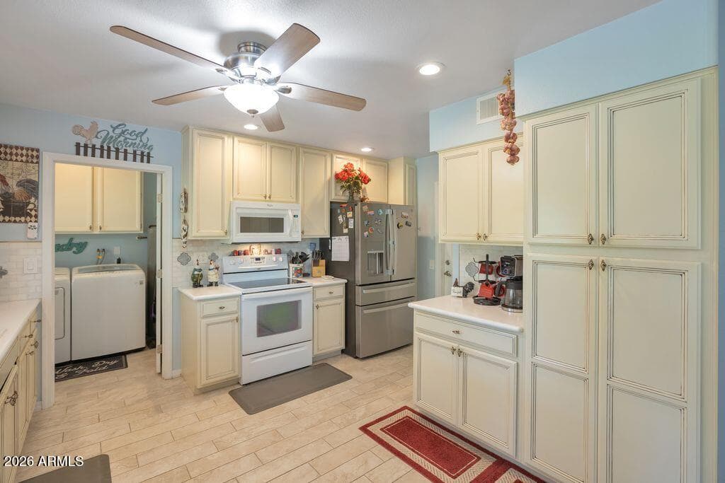 9521 W OAK RIDGE Drive, Sun City, AZ 85351 — photo 12 of 38