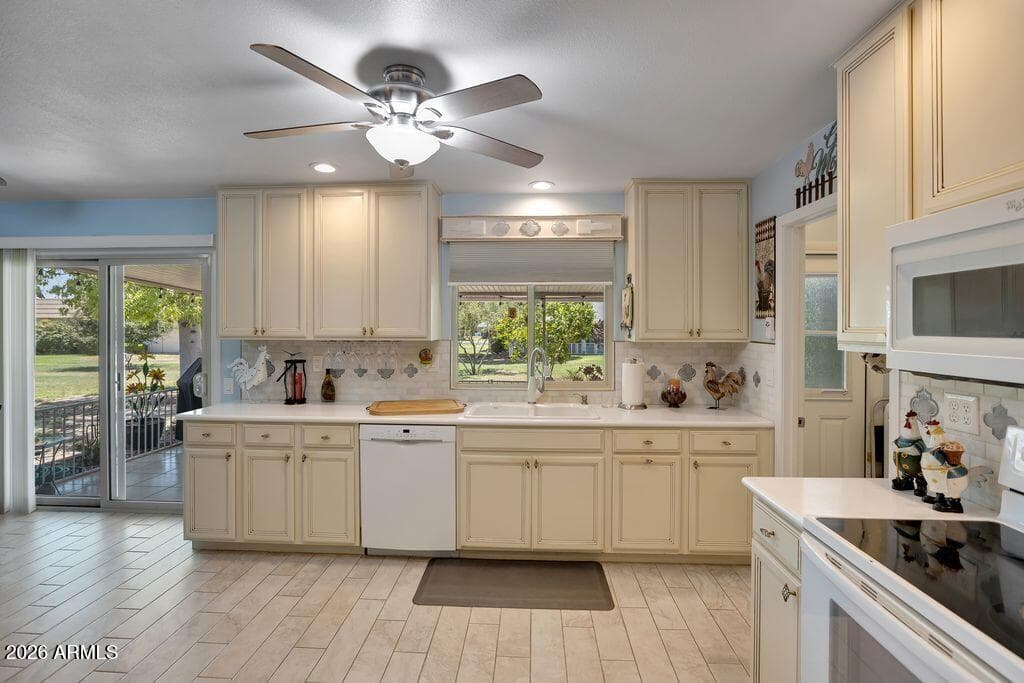 9521 W OAK RIDGE Drive, Sun City, AZ 85351 — photo 15 of 38