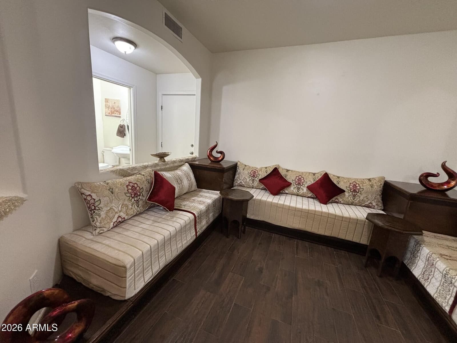 2239 E BOWKER Street, Phoenix, AZ 85040 — photo 6 of 49