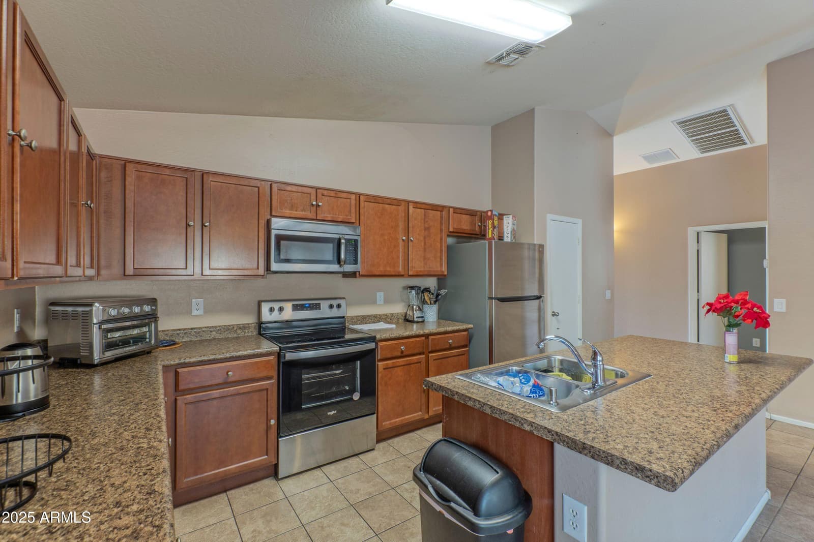 8750 W KINGMAN Street, Tolleson, AZ 85353 — photo 7 of 21