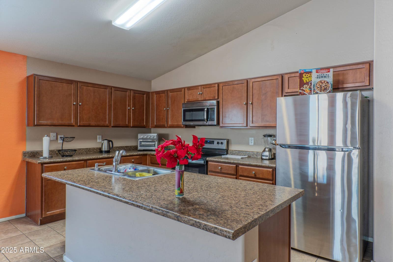 8750 W KINGMAN Street, Tolleson, AZ 85353 — photo 8 of 21