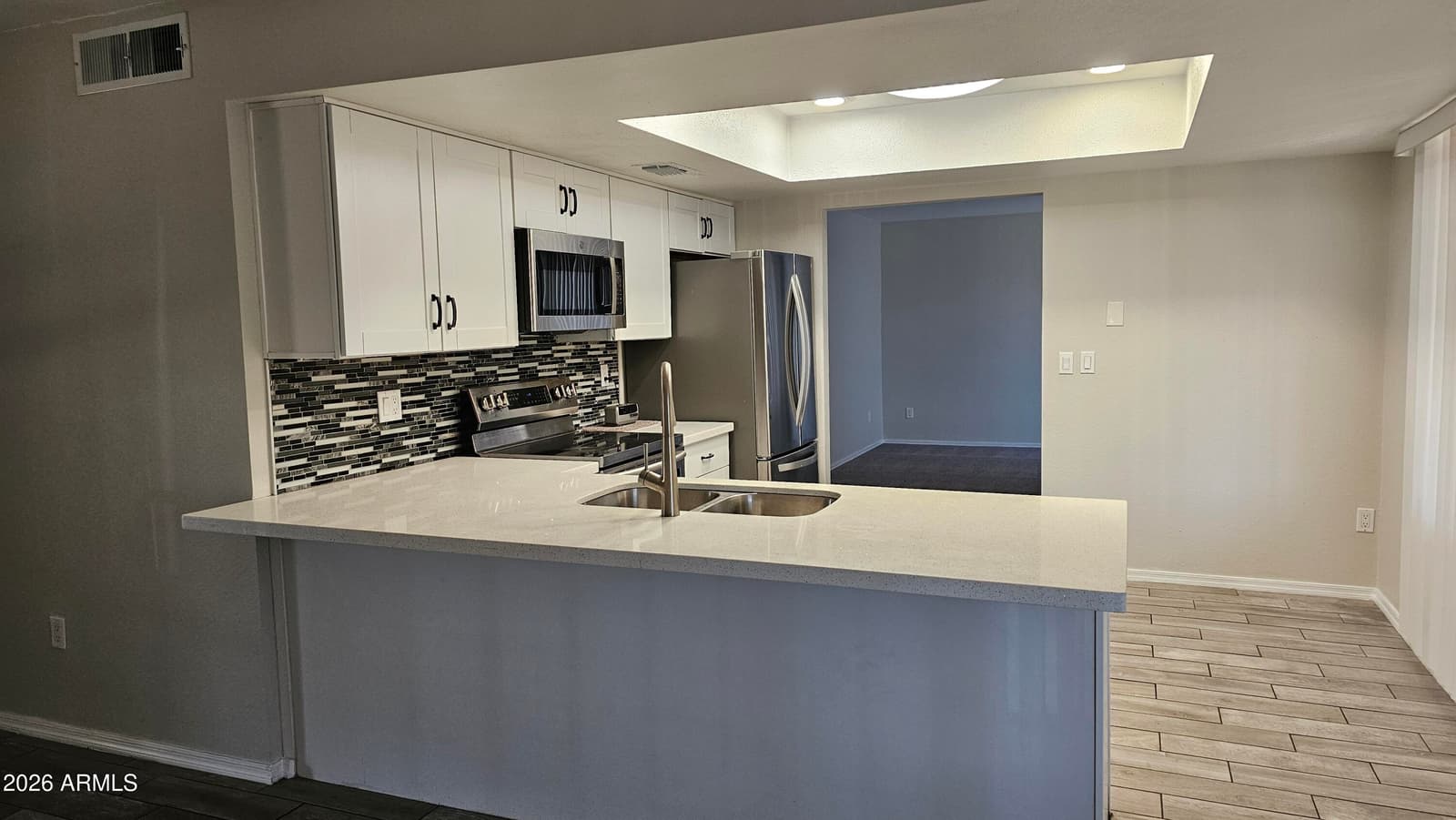 2135 W MAPLE Drive, Phoenix, AZ 85027 — photo 5 of 24