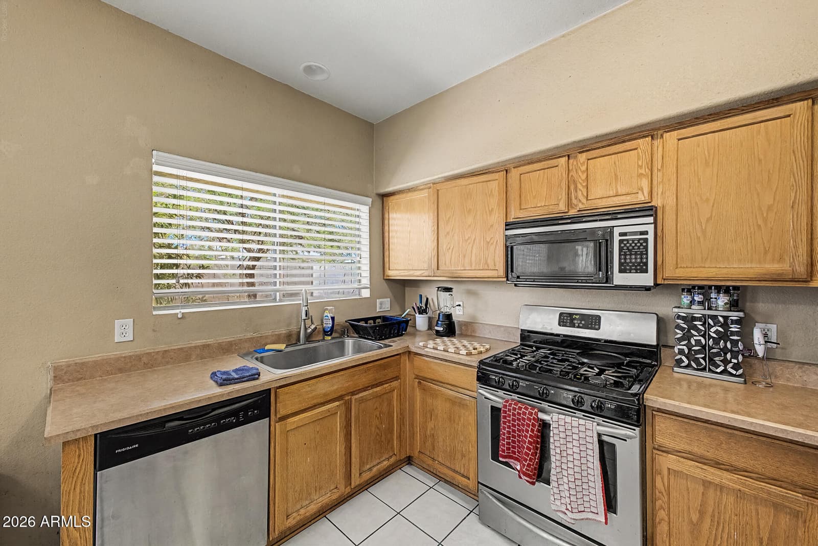 9214 W HAZELWOOD Street, Phoenix, AZ 85037 — photo 11 of 38