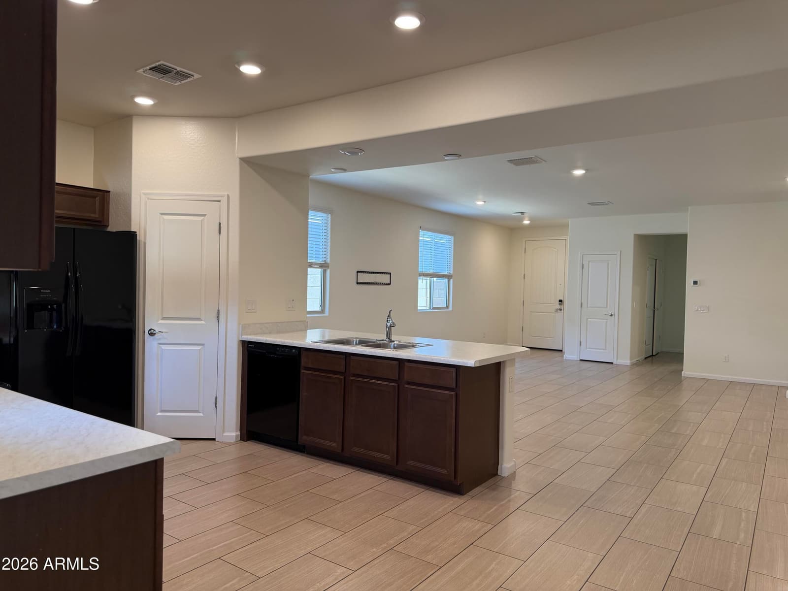 6628 S 4TH Street, Phoenix, AZ 85042 — photo 7 of 28