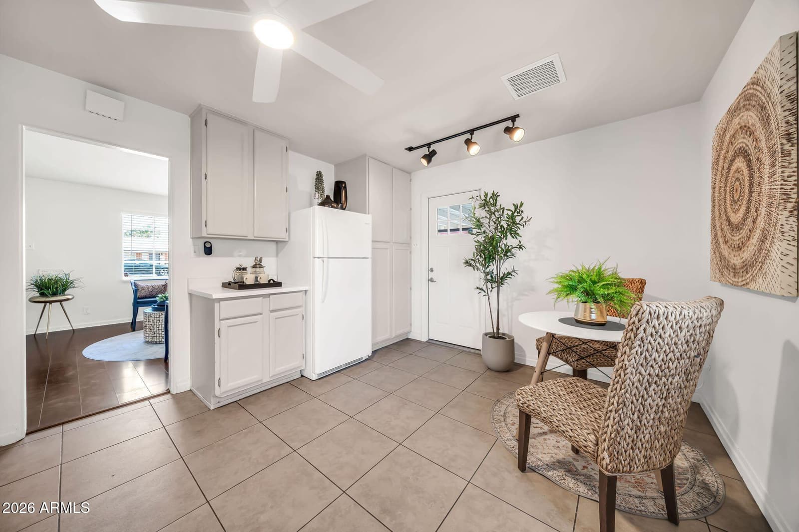 2221 W CLARENDON Avenue W, Phoenix, AZ 85015 — photo 7 of 19