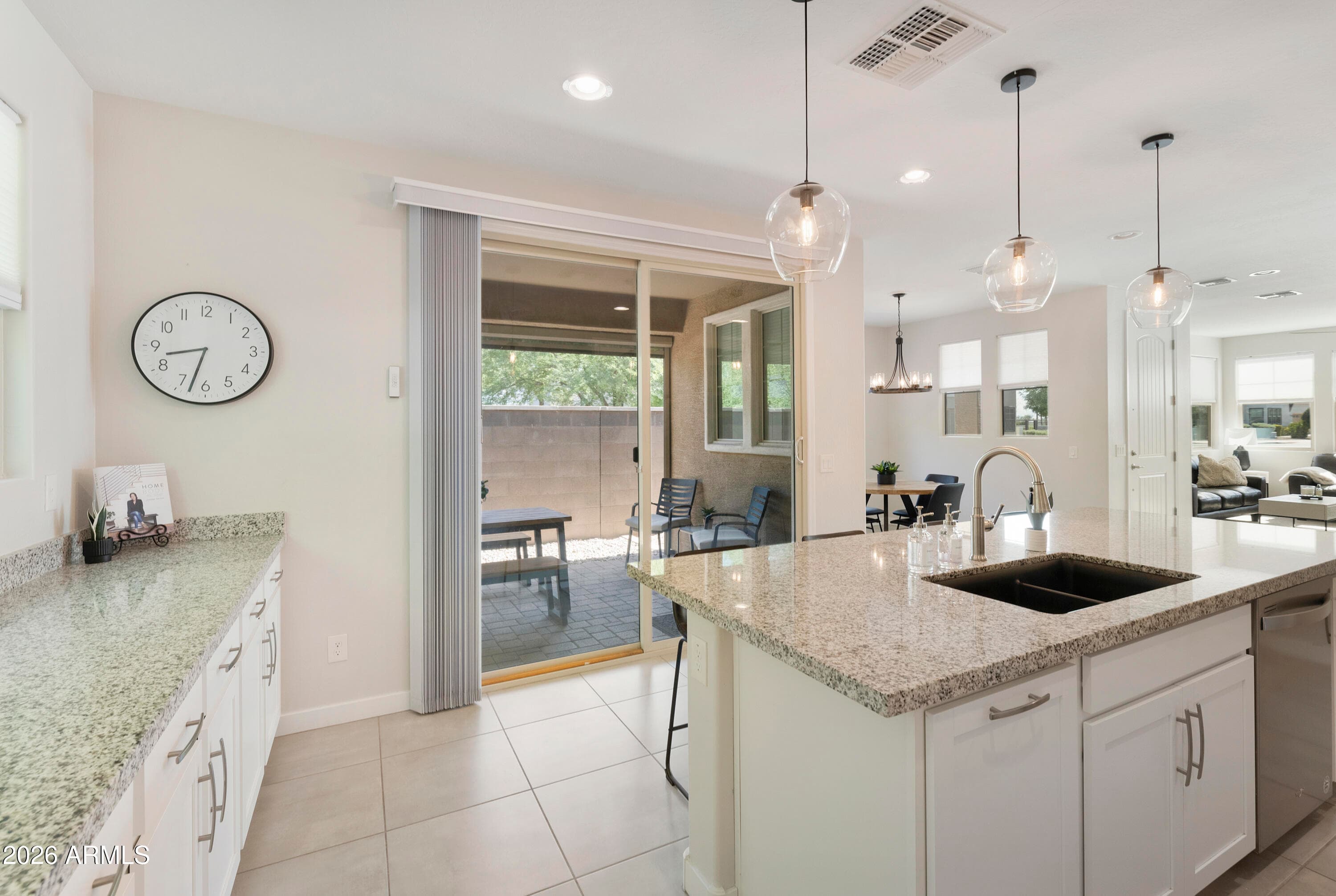 3030 S AMBER Drive, Chandler, AZ 85286 — photo 8 of 59