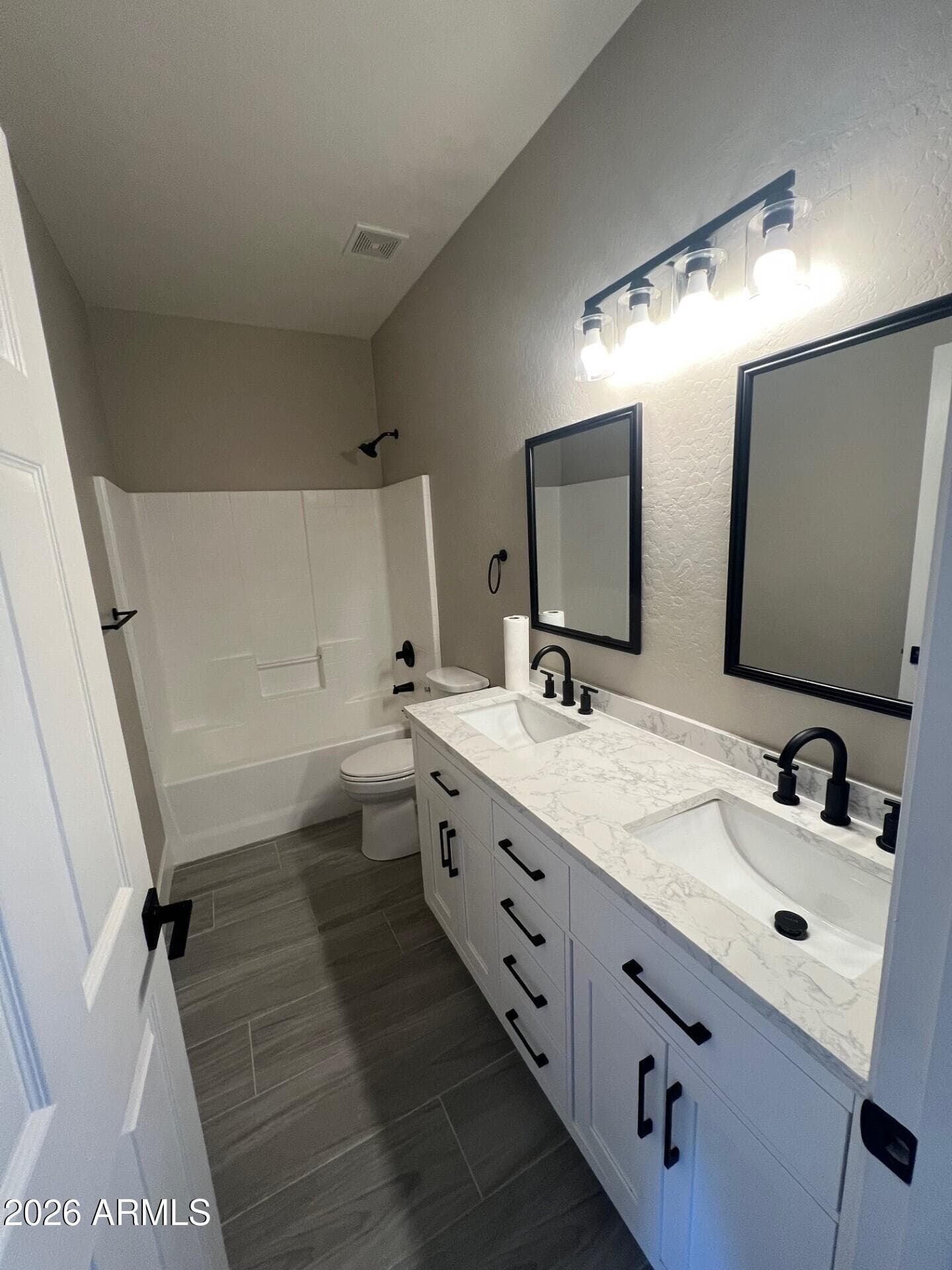 7521 W SOUTHGATE Avenue, Phoenix, AZ 85043 — photo 18 of 21
