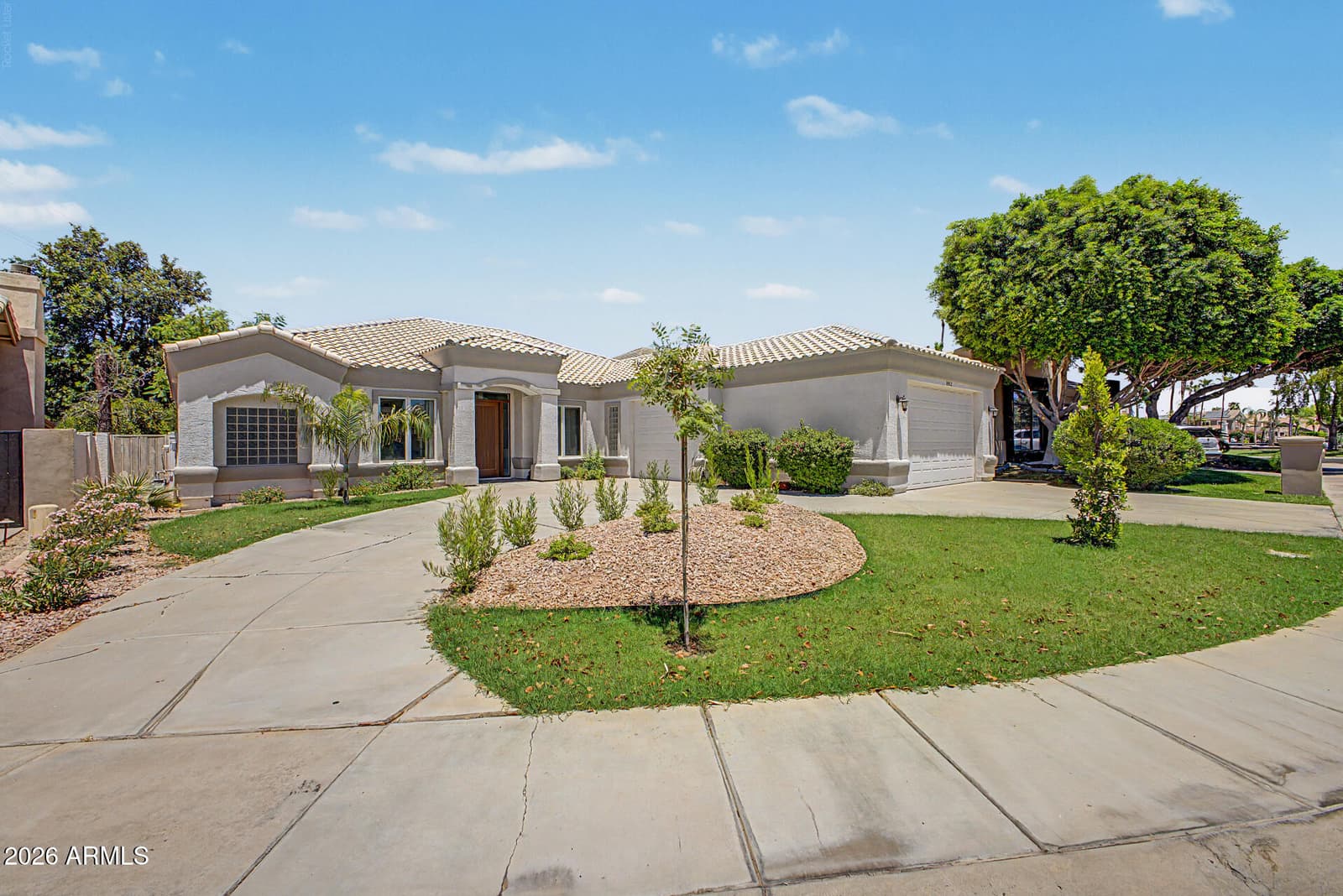 1912 E SCHOONER Court, Gilbert, AZ 85234 — photo 4 of 40