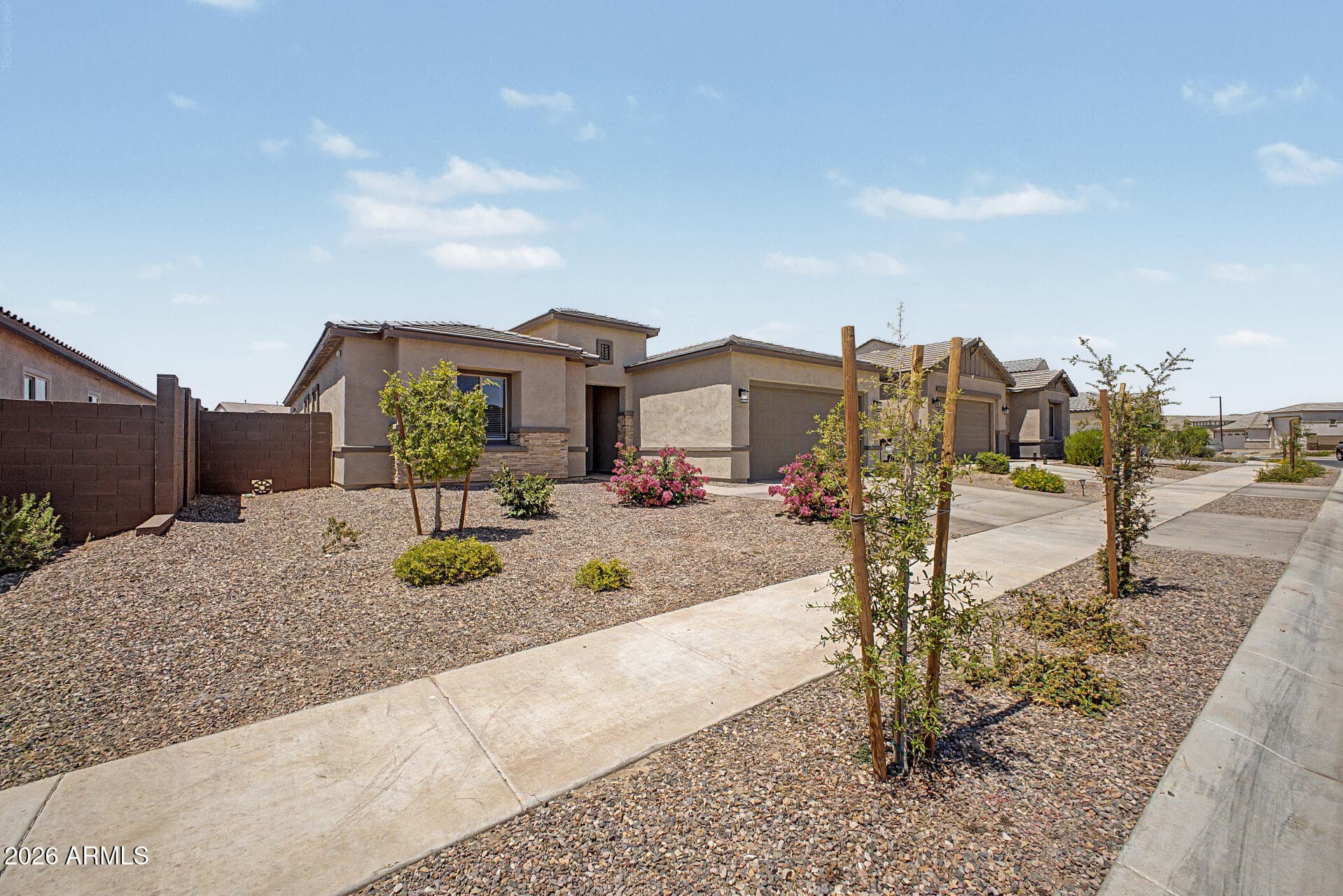 16699 W SAGUARO PARK Lane, Surprise, AZ 85387 — photo 2 of 33