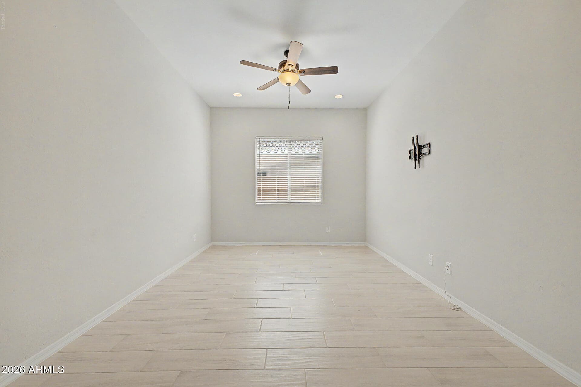 16699 W SAGUARO PARK Lane, Surprise, AZ 85387 — photo 5 of 33