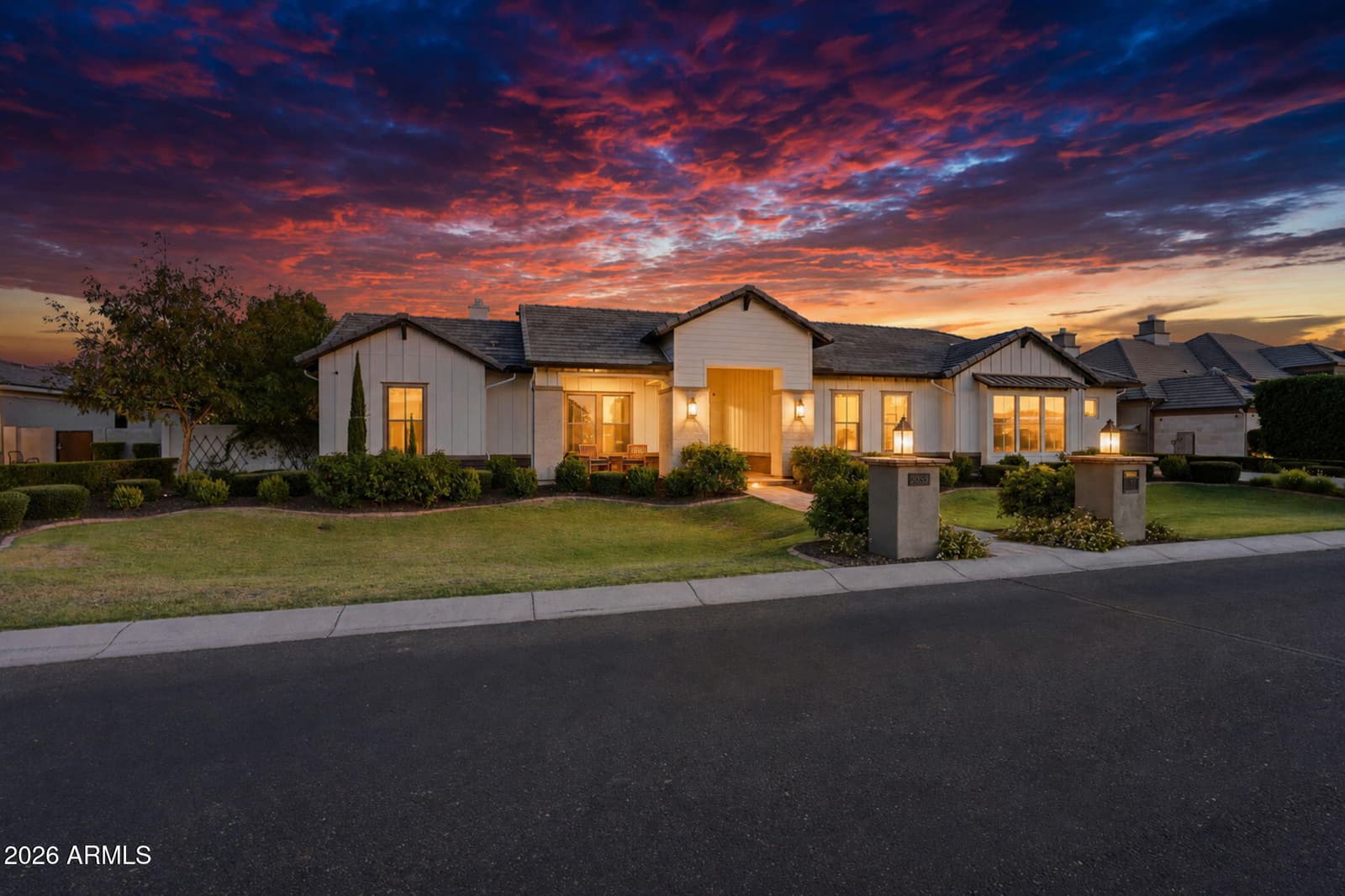 2653 E ORIOLE Drive, Gilbert, AZ 85297 — photo 3 of 122