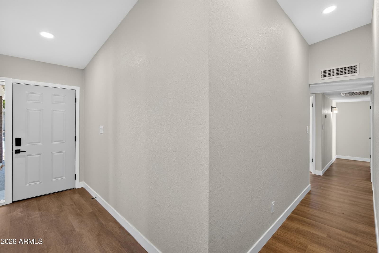 12629 N ROSEWOOD Avenue, Phoenix, AZ 85029 — photo 5 of 31