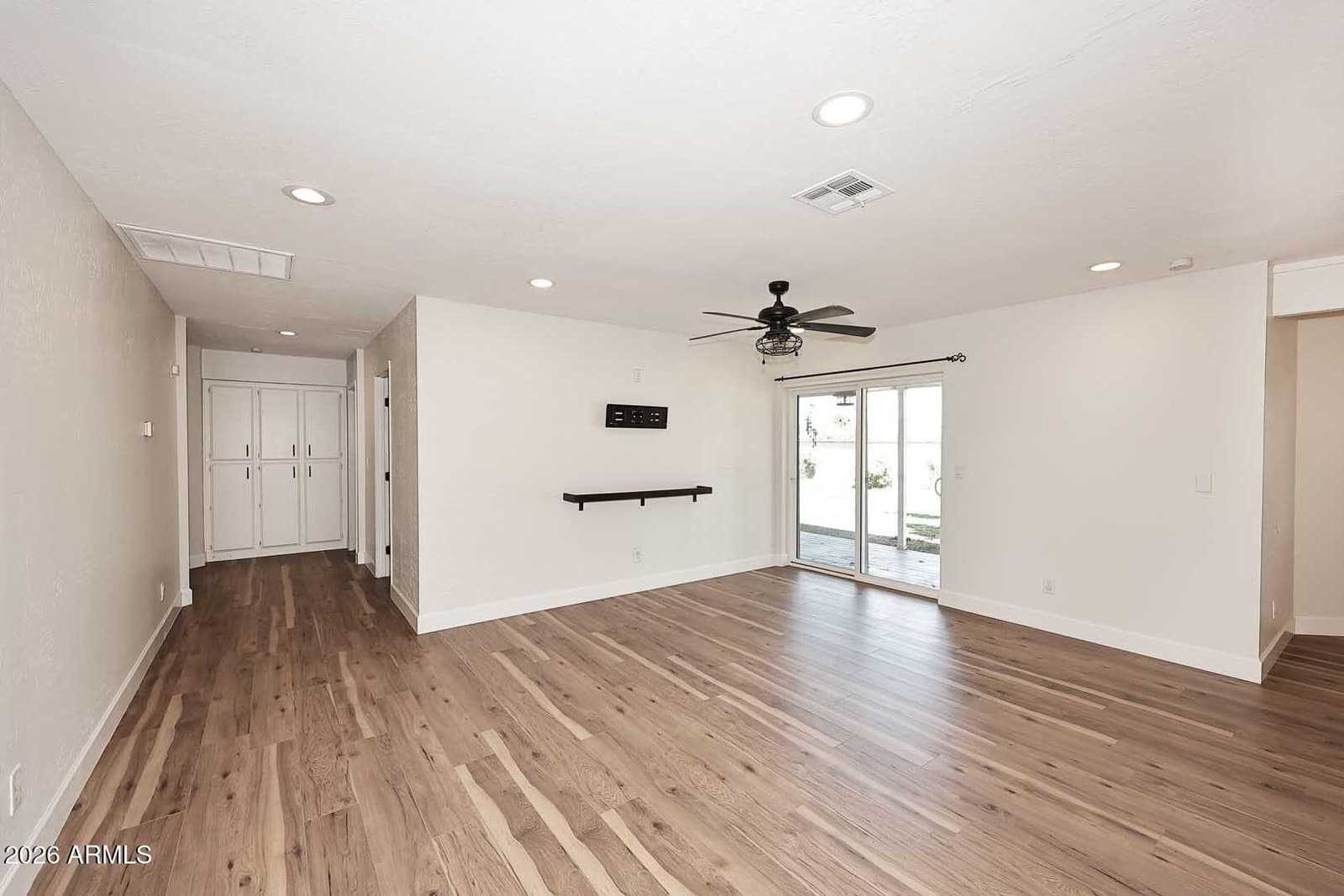 2802 E HILLERY Drive, Phoenix, AZ 85032 — photo 9 of 27