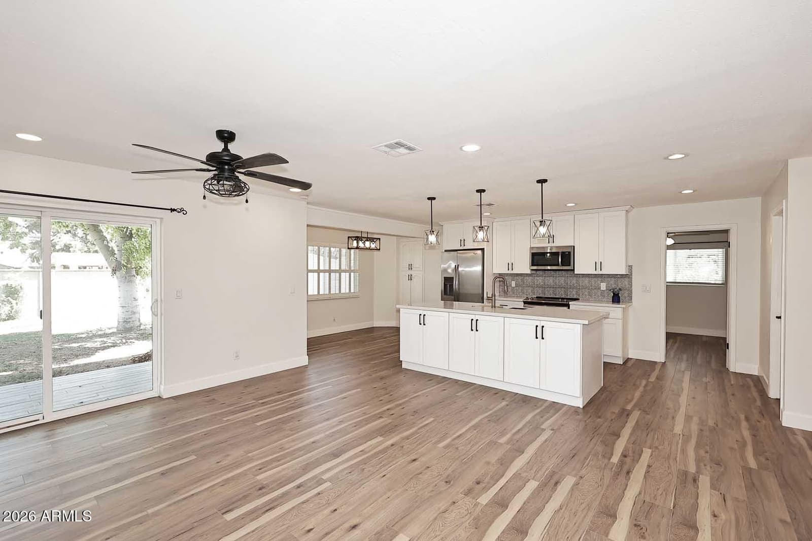2802 E HILLERY Drive, Phoenix, AZ 85032 — photo 8 of 27