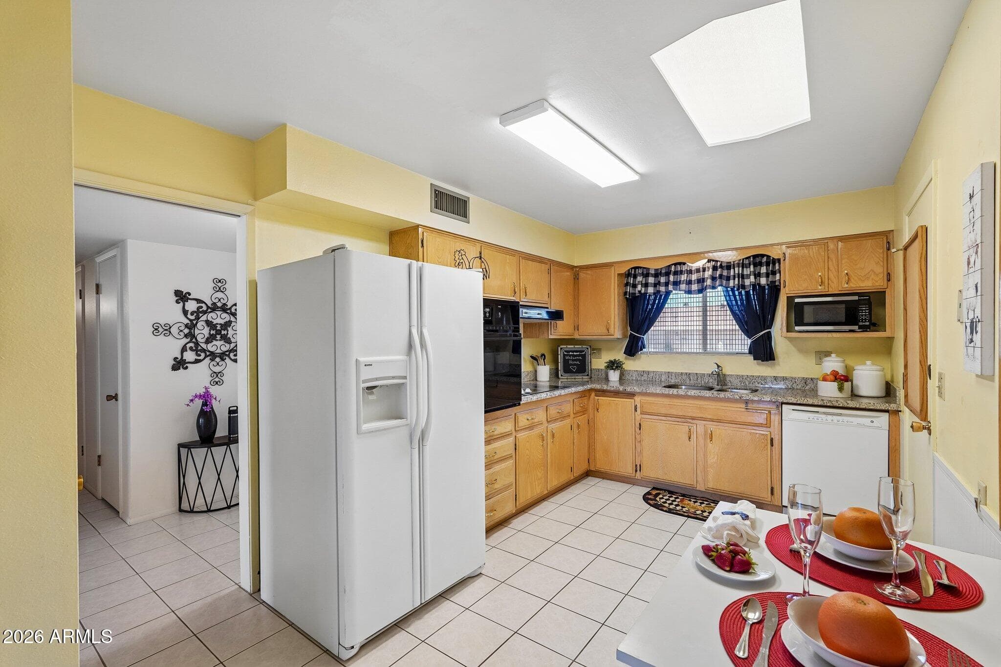 10941 W ROUNDELAY Circle, Sun City, AZ 85351 — photo 9 of 45