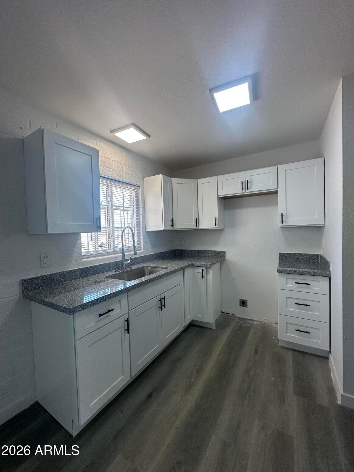 1542 W CARSON Road, Phoenix, AZ 85041 — photo 9 of 22
