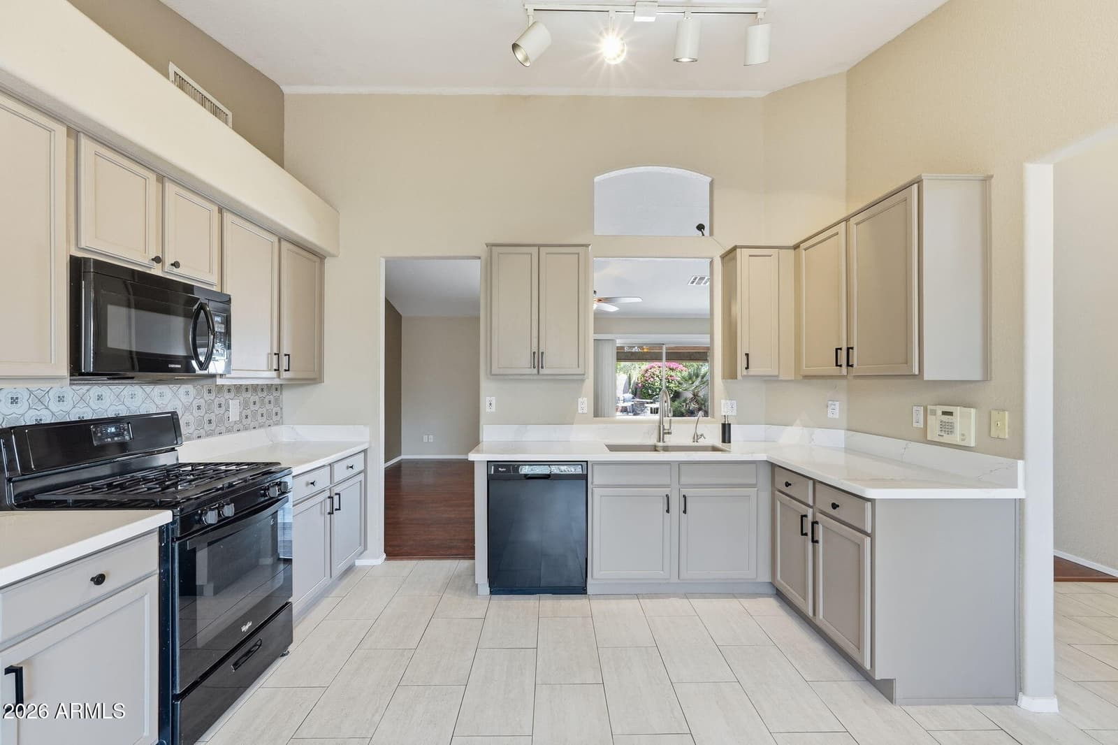 207 E DEVON Drive, Gilbert, AZ 85296 — photo 10 of 31
