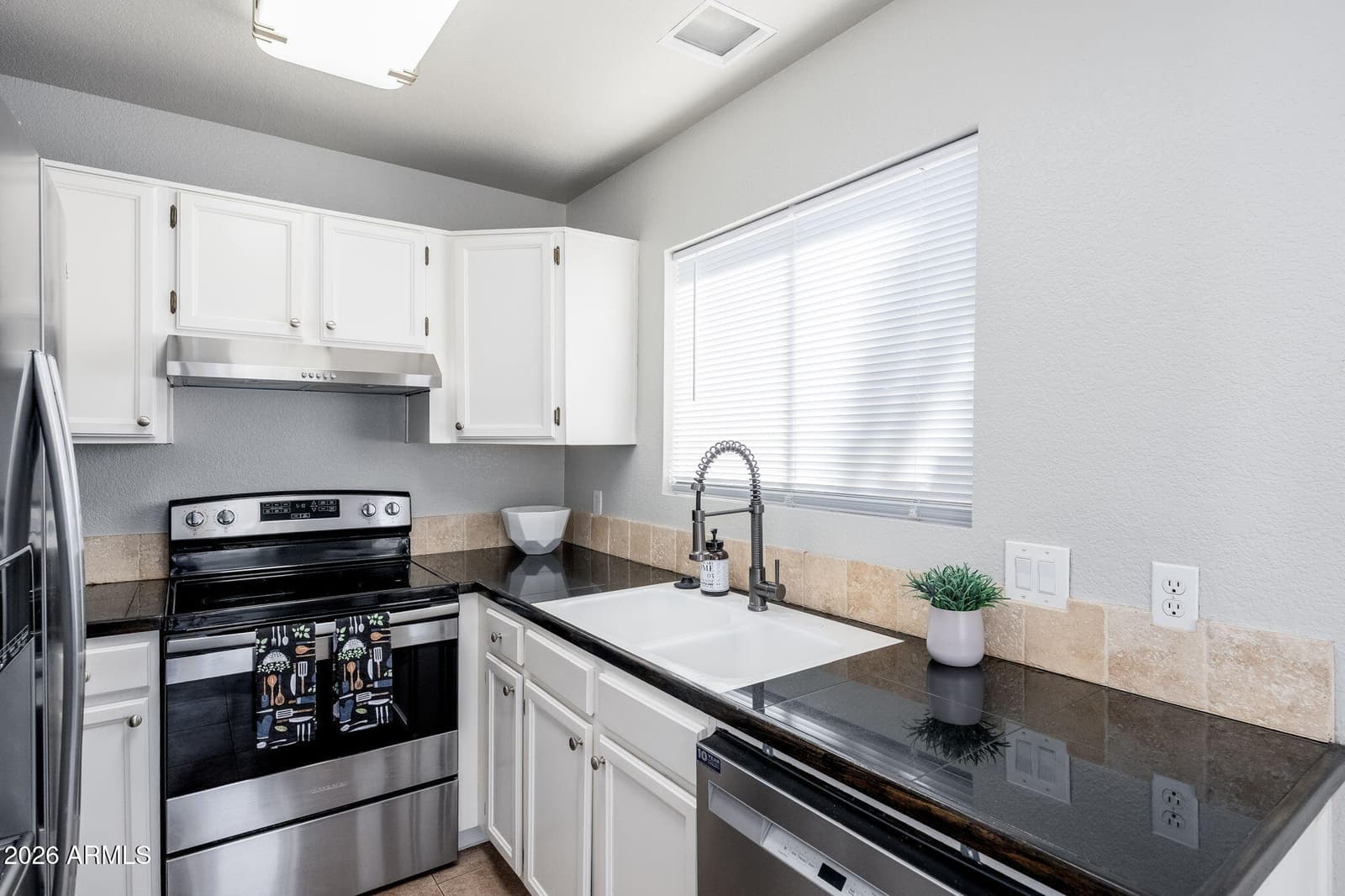 4710 W Wahalla Lane, Glendale, AZ 85308 — photo 14 of 44