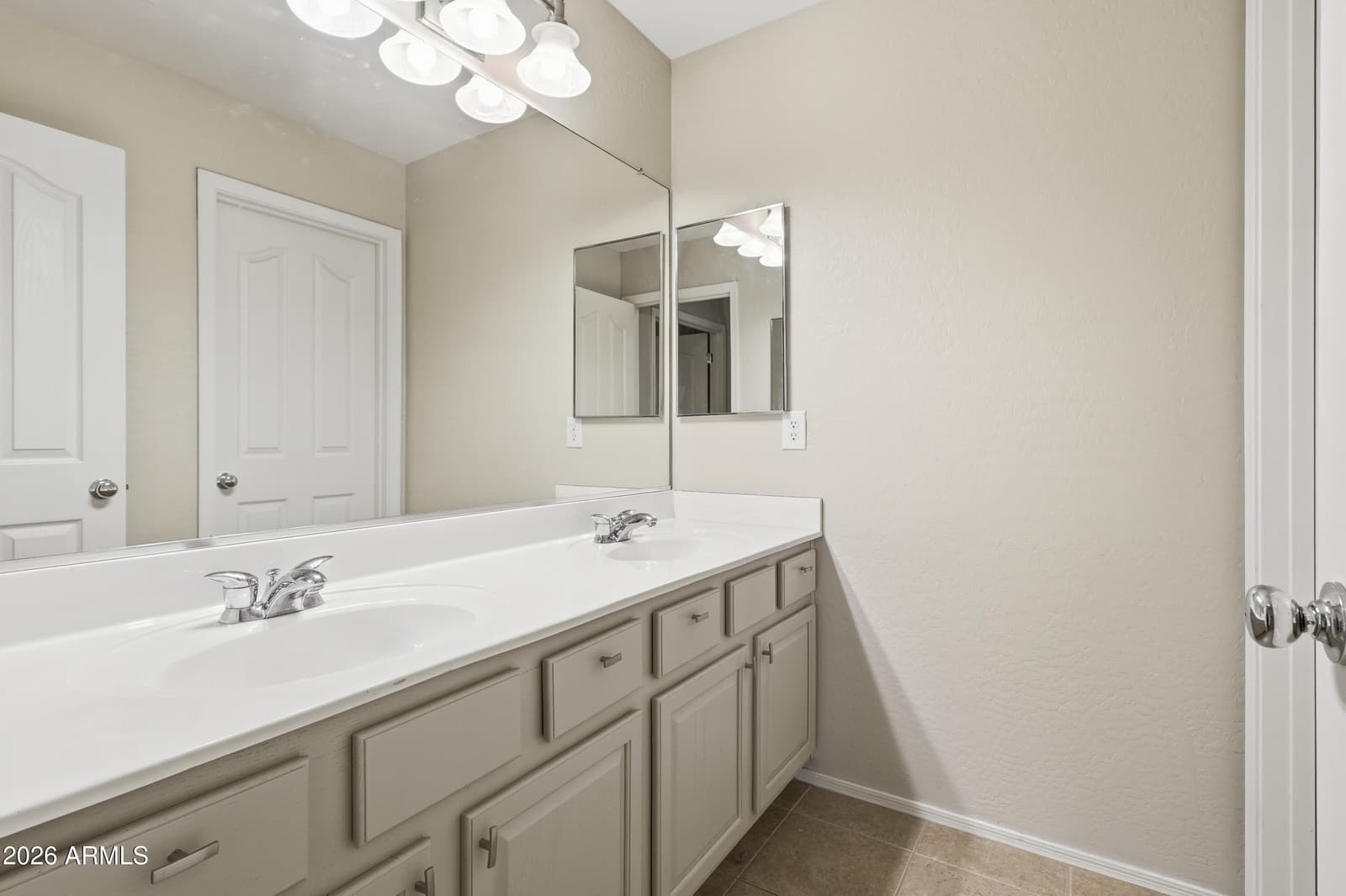 4543 E FRANKLIN Avenue, Gilbert, AZ 85295 — photo 10 of 44