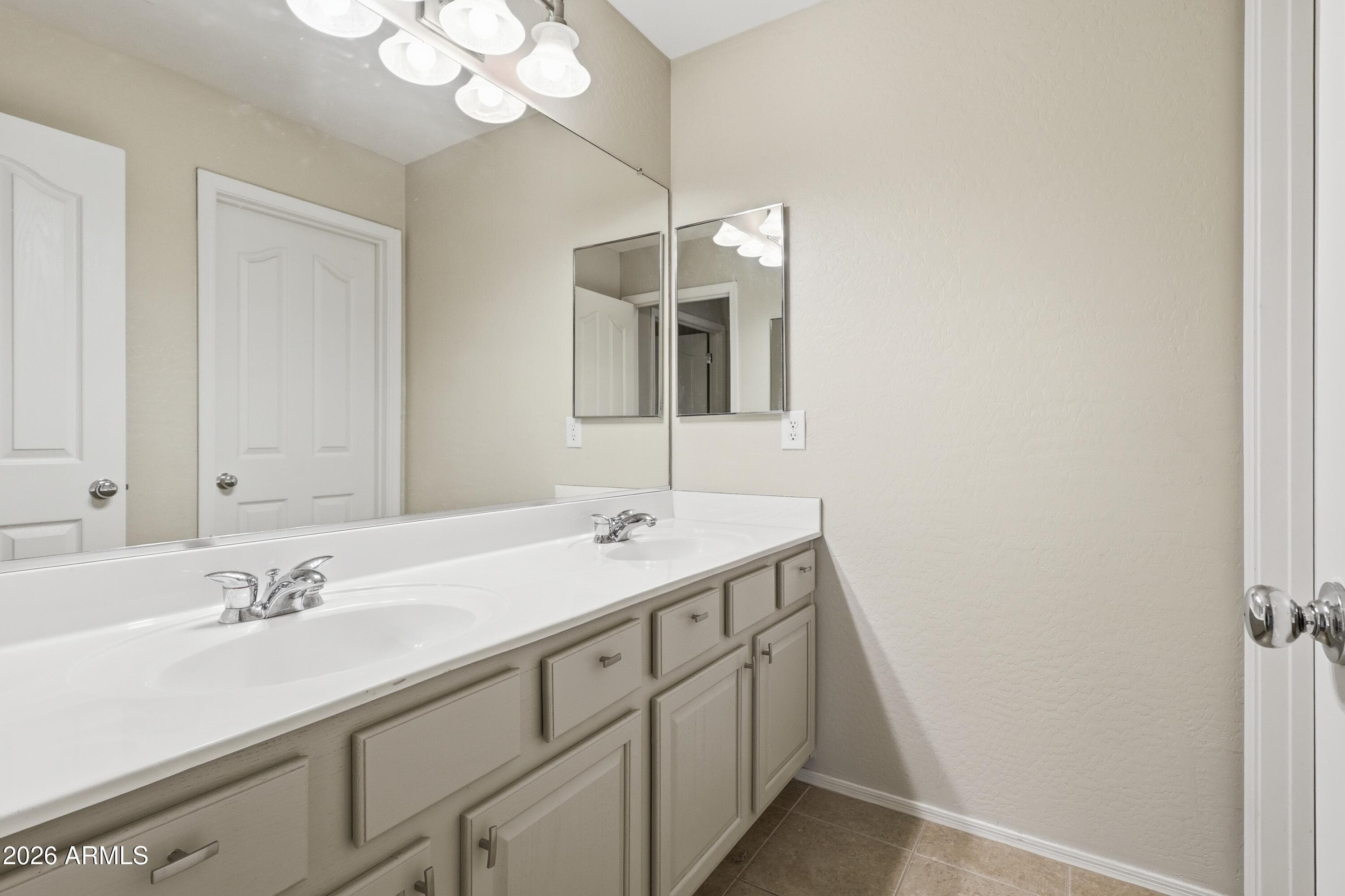 4543 E FRANKLIN Avenue, Gilbert, AZ 85295 — photo 10 of 44