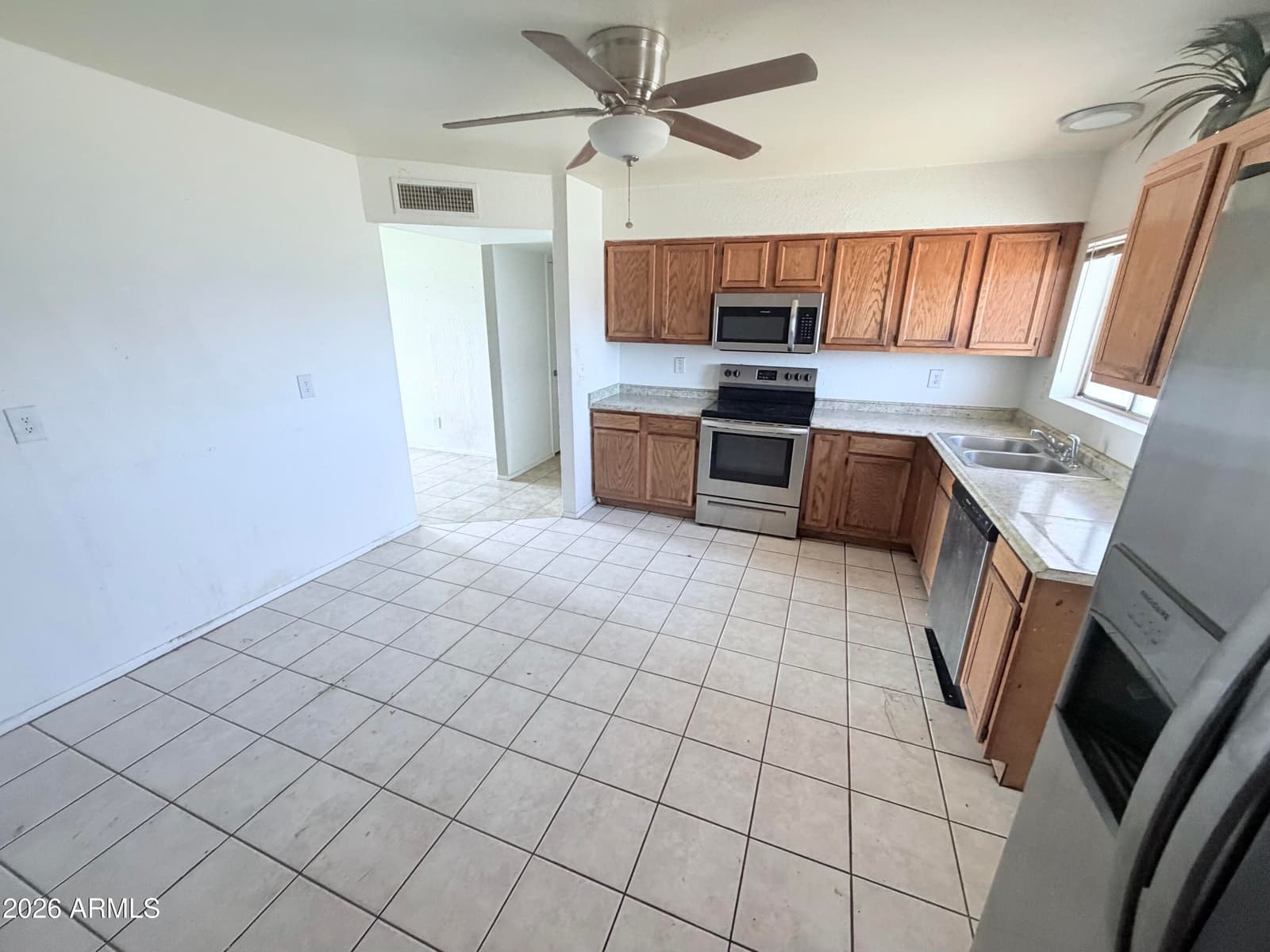 13216 W Tuckey Lane, Glendale, AZ 85307 — photo 8 of 31