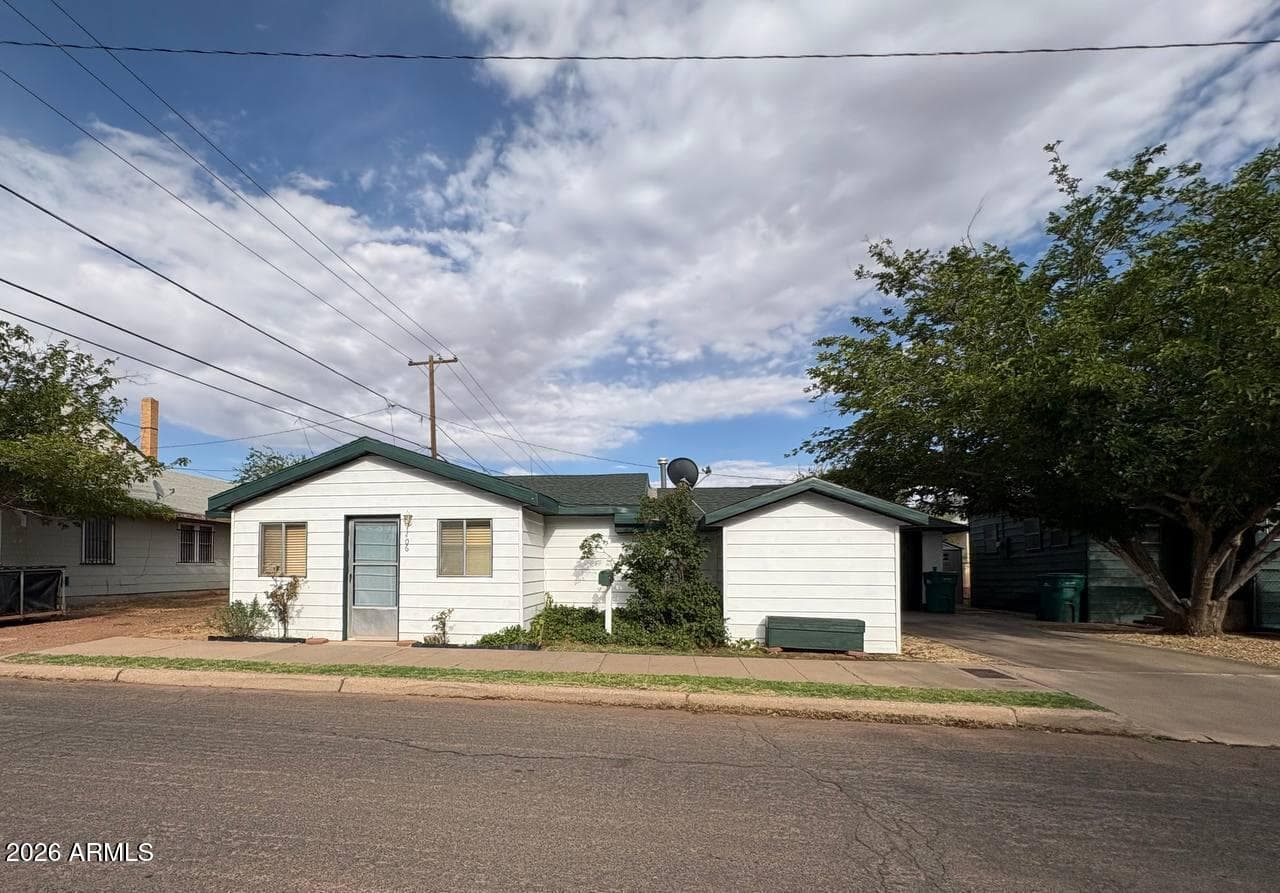 222 W FOURTH Street, Winslow, AZ 86047 — photo 16 of 30