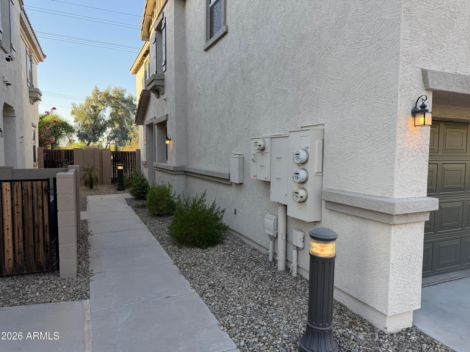 3060 E DUNBAR Drive, Phoenix, AZ 85042 — photo 4 of 44