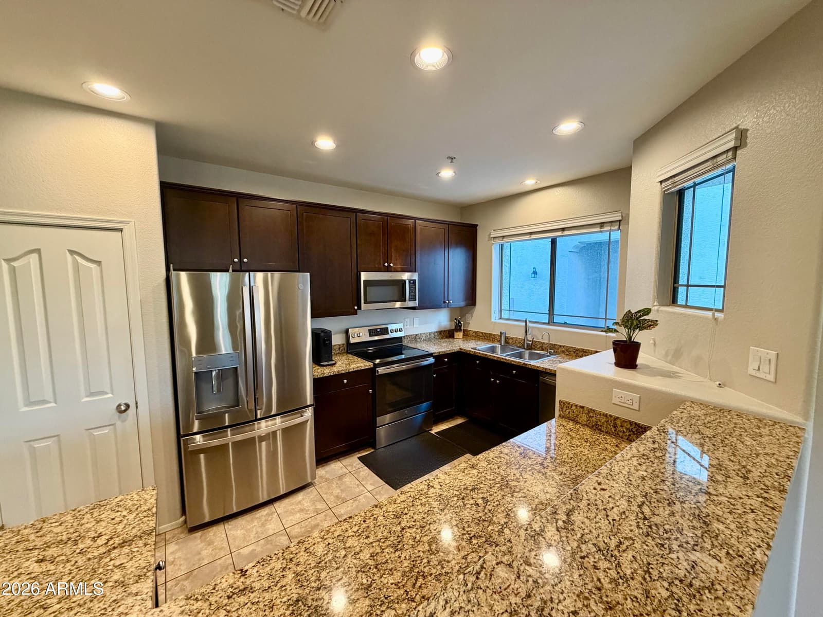 3060 E DUNBAR Drive, Phoenix, AZ 85042 — photo 11 of 44