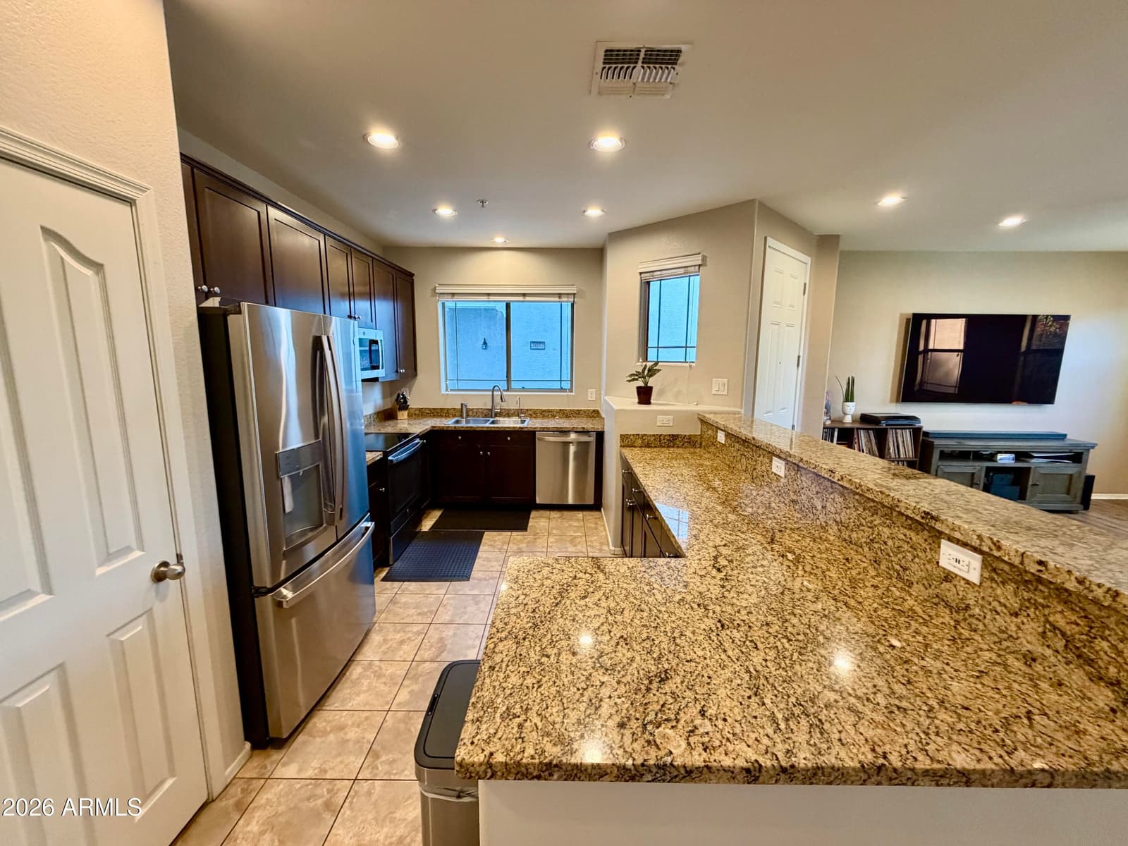 3060 E DUNBAR Drive, Phoenix, AZ 85042 — photo 13 of 44