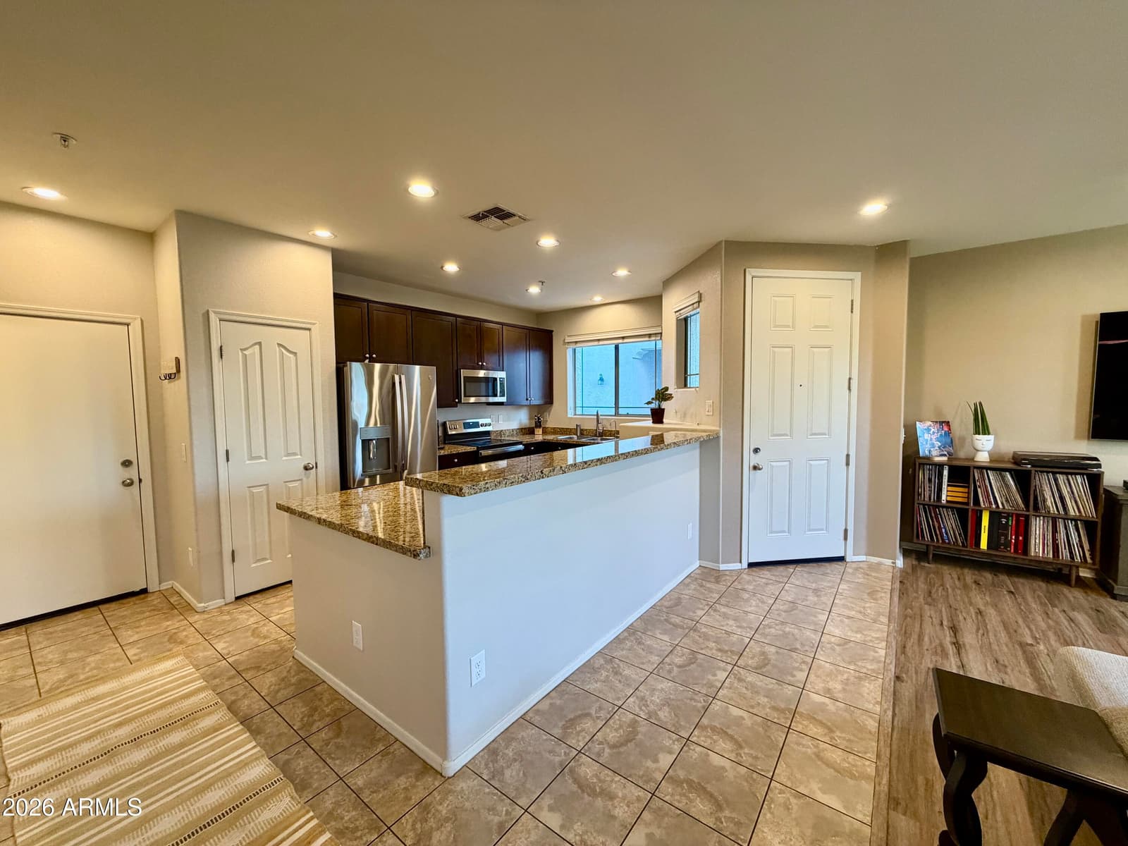 3060 E DUNBAR Drive, Phoenix, AZ 85042 — photo 10 of 44