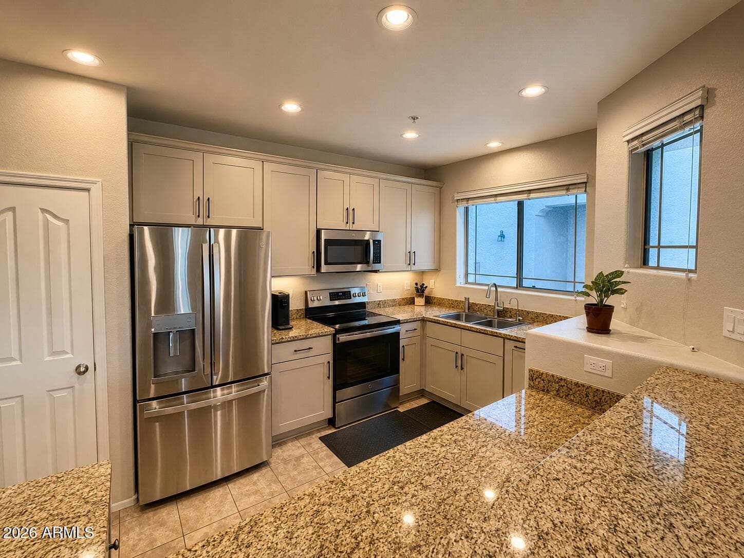 3060 E DUNBAR Drive, Phoenix, AZ 85042 — photo 12 of 44