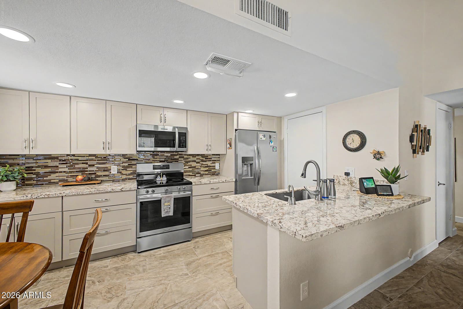 852 E MORNINGSIDE Drive, Phoenix, AZ 85022 — photo 8 of 23