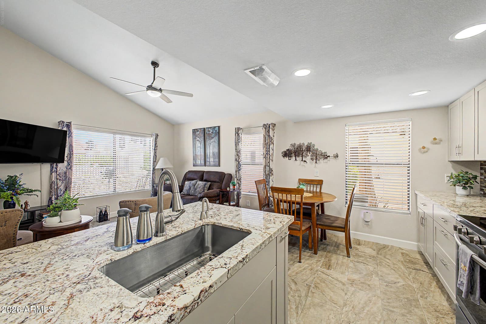 852 E MORNINGSIDE Drive, Phoenix, AZ 85022 — photo 10 of 23