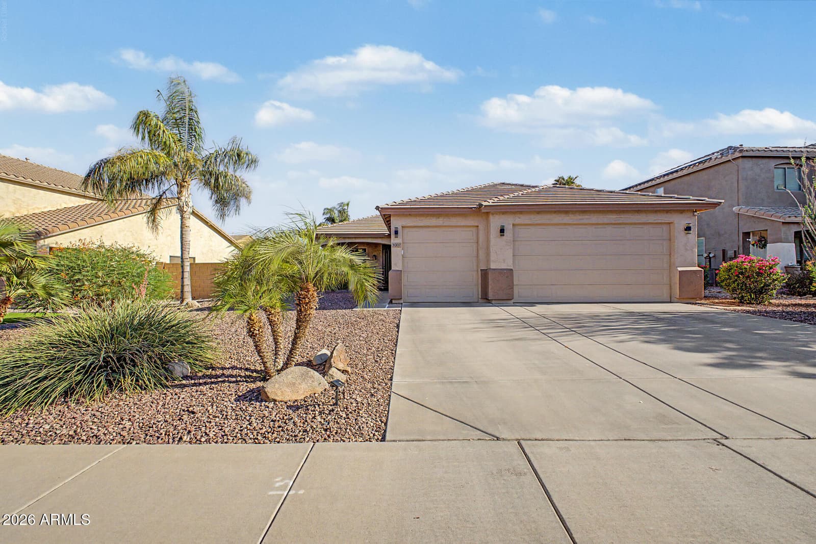 3007 W GOLDMINE MOUNTAIN Drive, San Tan Valley, AZ 85144 — photo 3 of 47