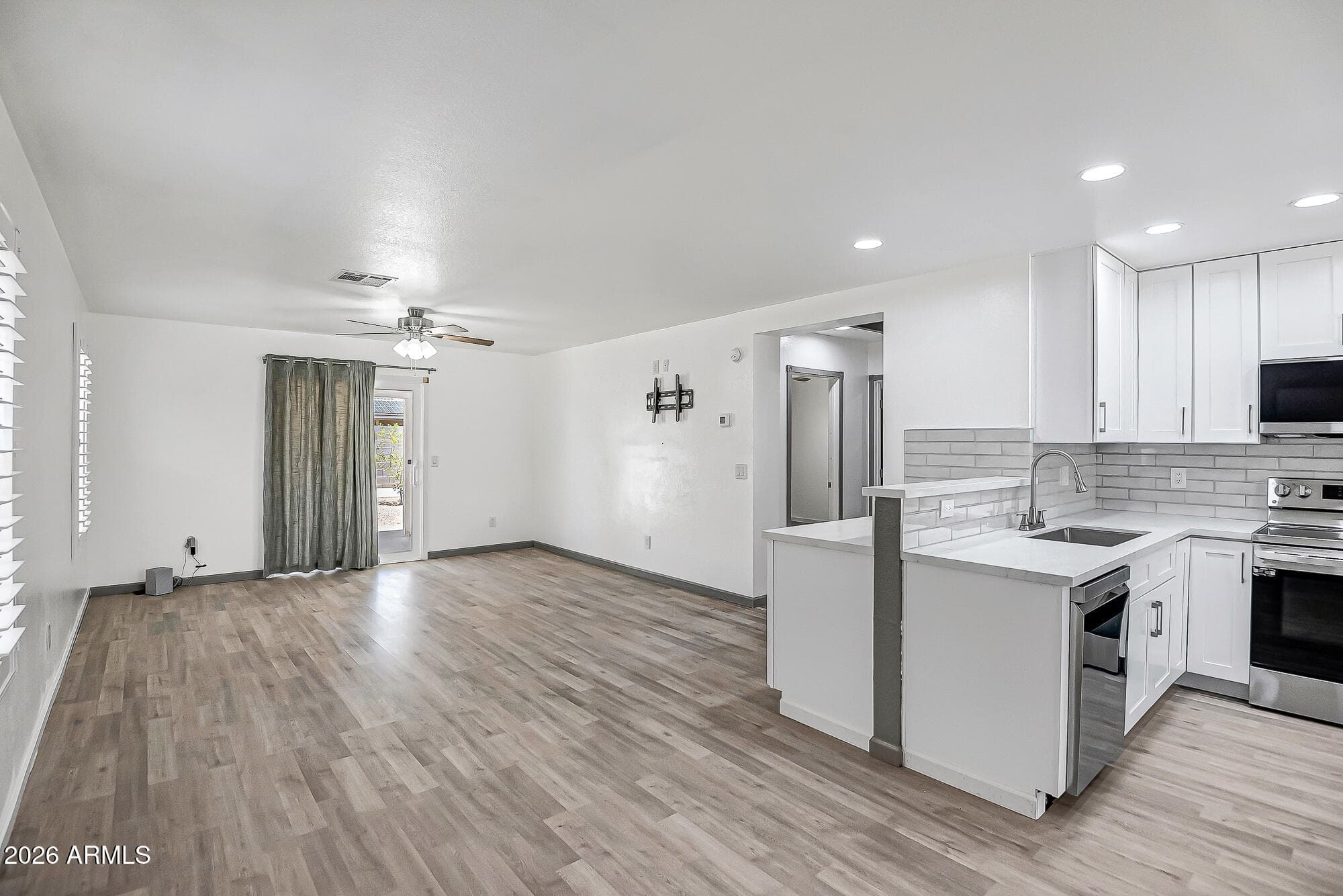 11818 W COLUMBINE Drive, El Mirage, AZ 85335 — photo 4 of 16