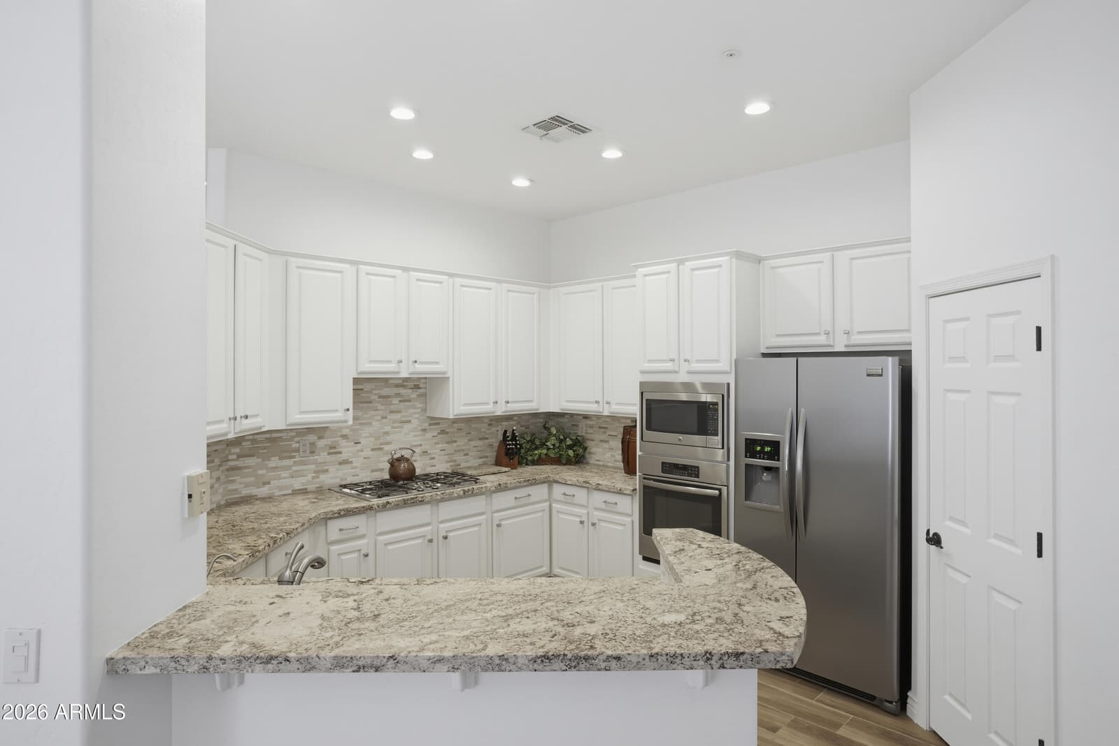 9031 N BROKEN BOW, Fountain Hills, AZ 85268 — photo 5 of 39